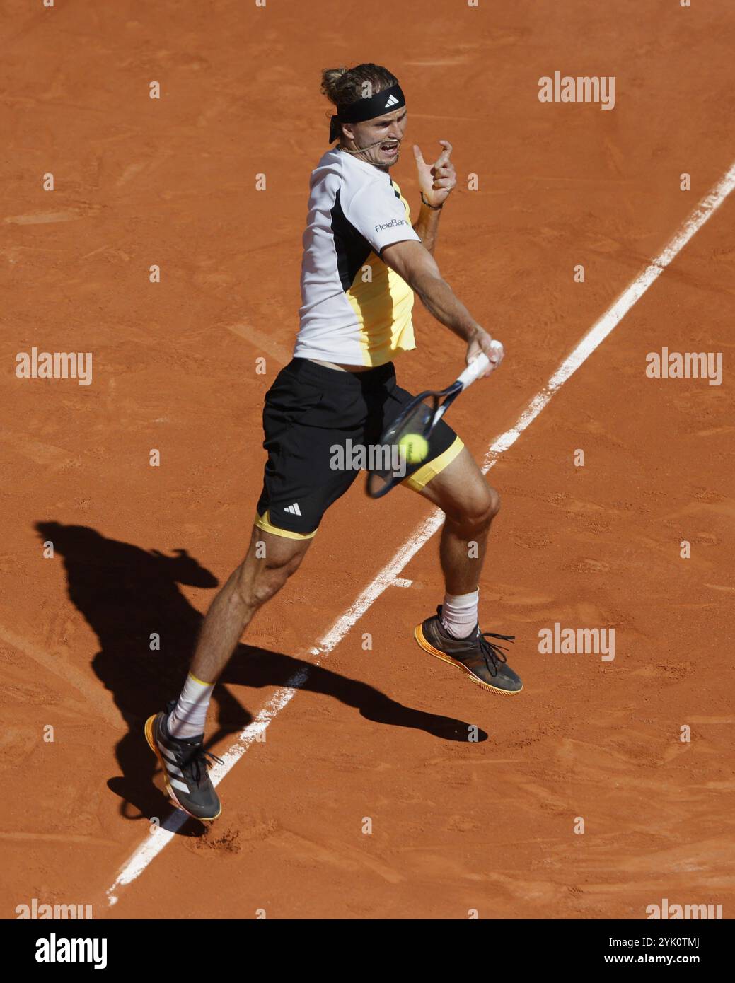 Il tedesco Alexander Zverev in azione agli Open di Francia, Roland Garros, Parigi, Francia. Foto Stock