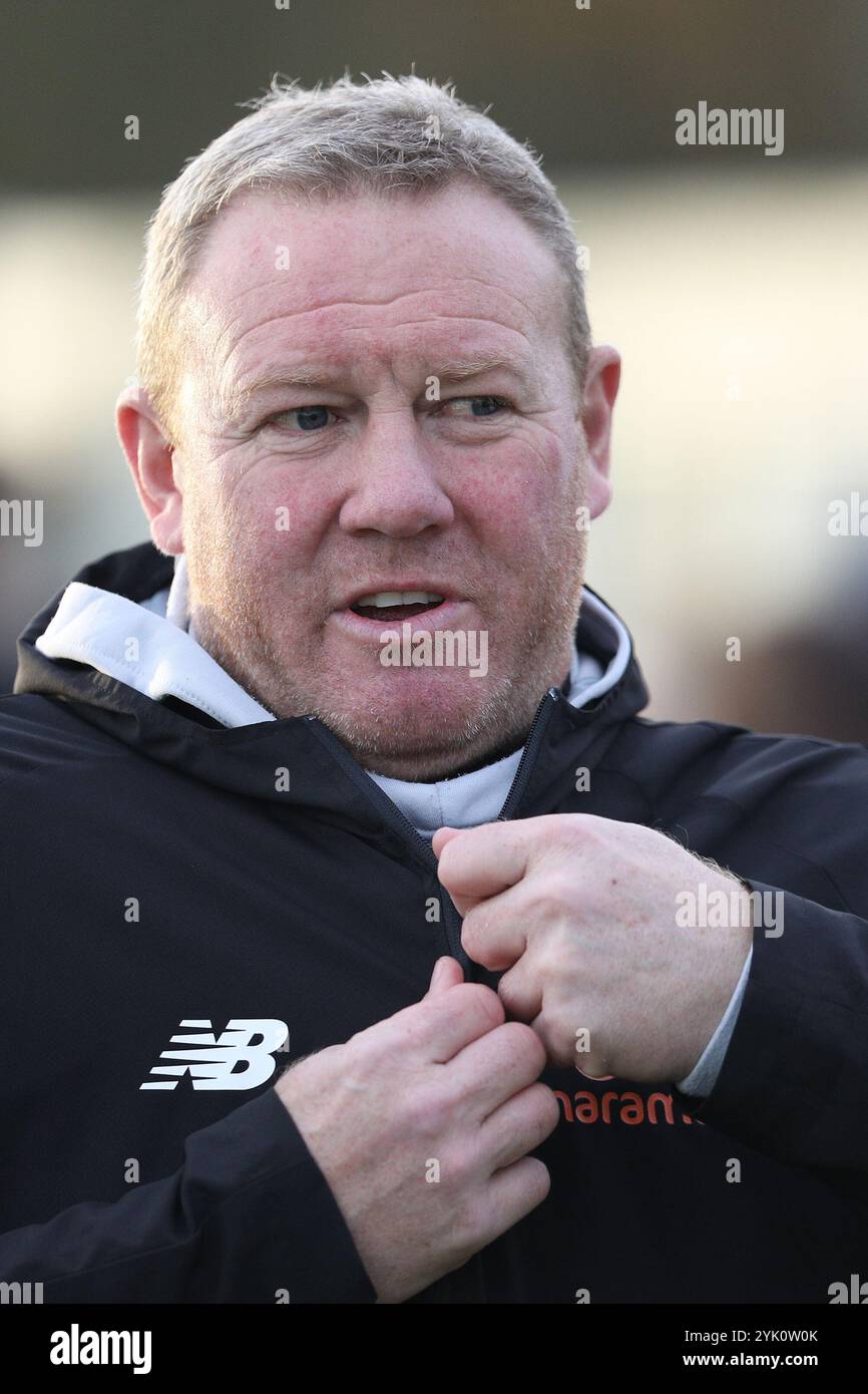 Darlington Manager Steve Watson durante l'Isuzu fa Trophy match del secondo turno tra Darlington e Buxton a Blackwell Meadows, Darlington, sabato 16 novembre 2024. (Foto: Robert Smith | mi News) crediti: MI News & Sport /Alamy Live News Foto Stock