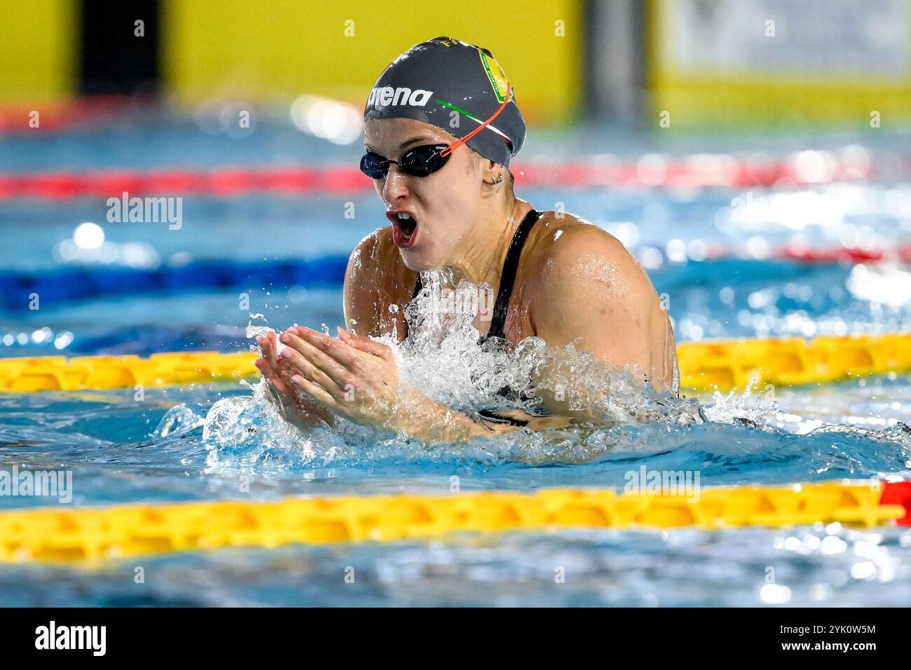 Costanza Cocconcelli di fiamme Gialle - nuoto gareggia nei 100m Individual Medley Women Heats durante i campionati italiani invernali di nuoto allo Stadio del nuoto di Riccione (Italia), 14 novembre 2024. Foto Stock