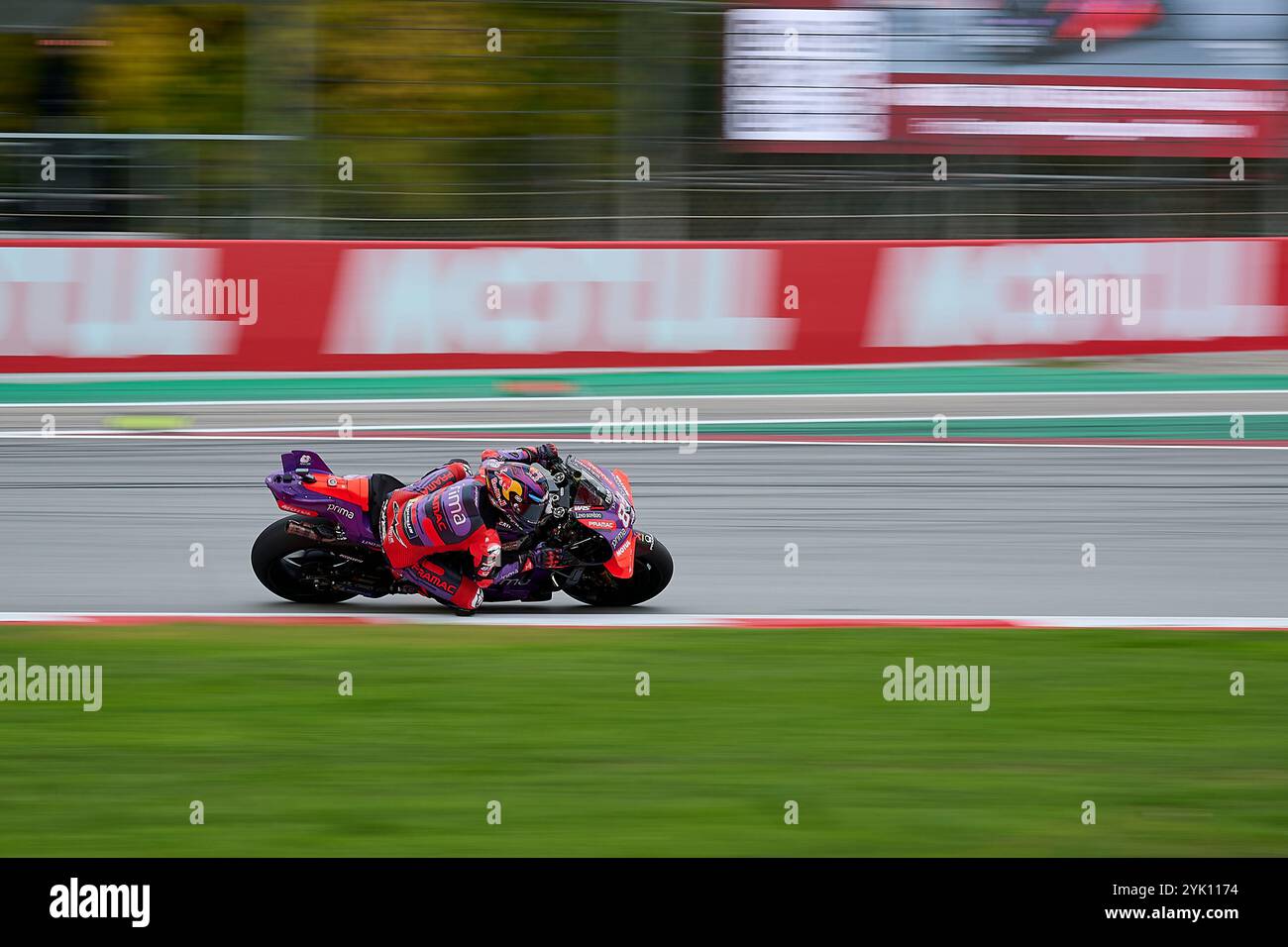 Jorge Martin di Spagna corre per prima Pramac Racing visto in azione durante le prove libere del venerdì del Gran Premio di solidarietà Motul di Barcellona Cir Foto Stock