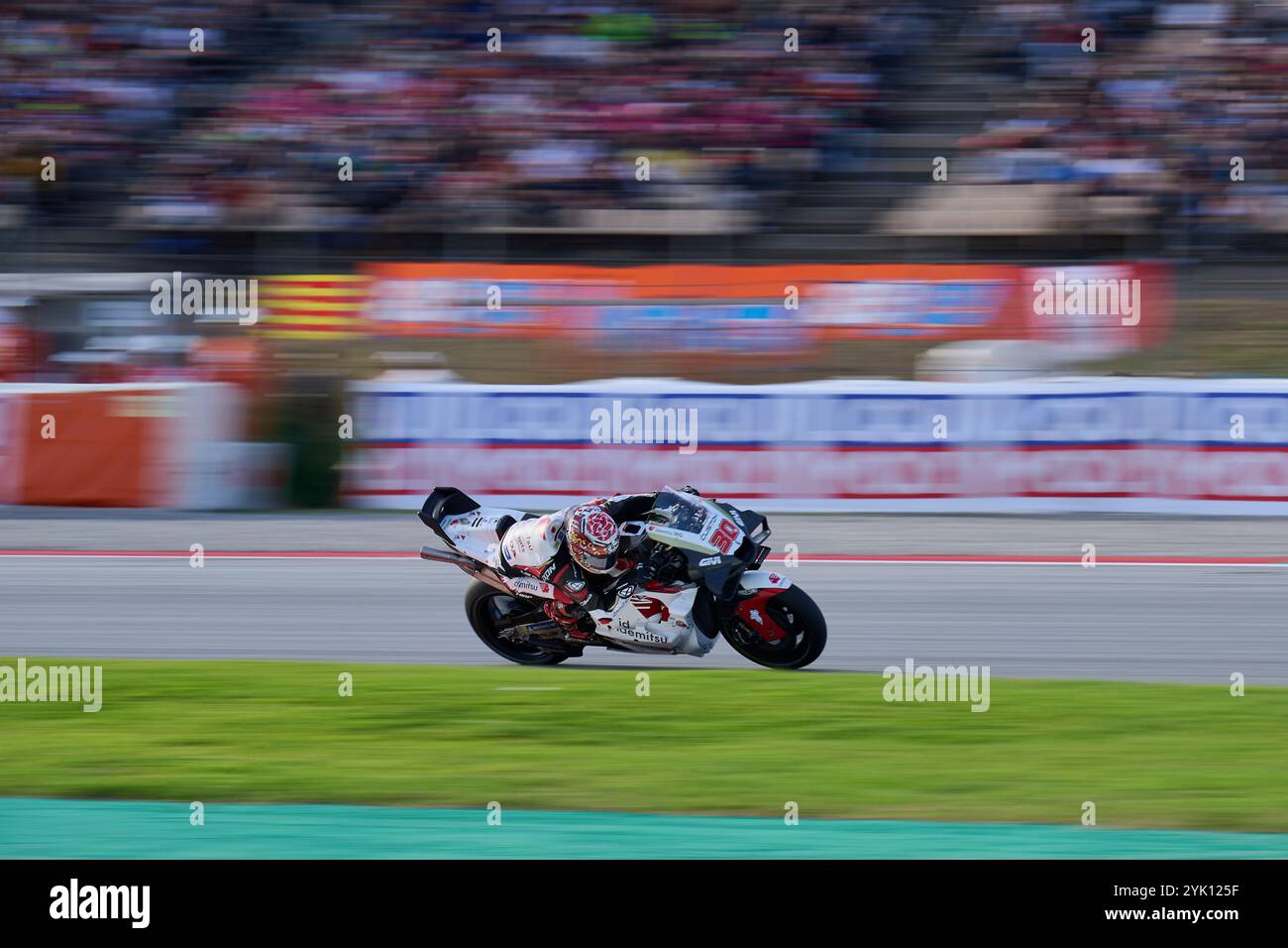 Takaaki Nakagami del Giappone corre per la LCR Honda vista in azione durante la gara Sprint del Motul Solidarity Grand Prix di Barcellona sul circuito di Barcelo Foto Stock Takaaki Nakagami del Giappone corre per la LCR Honda vista in azione durante la gara Sprint del Motul Solidarity Grand Prix di Barcellona sul circuito di Barcelo Foto Stock
