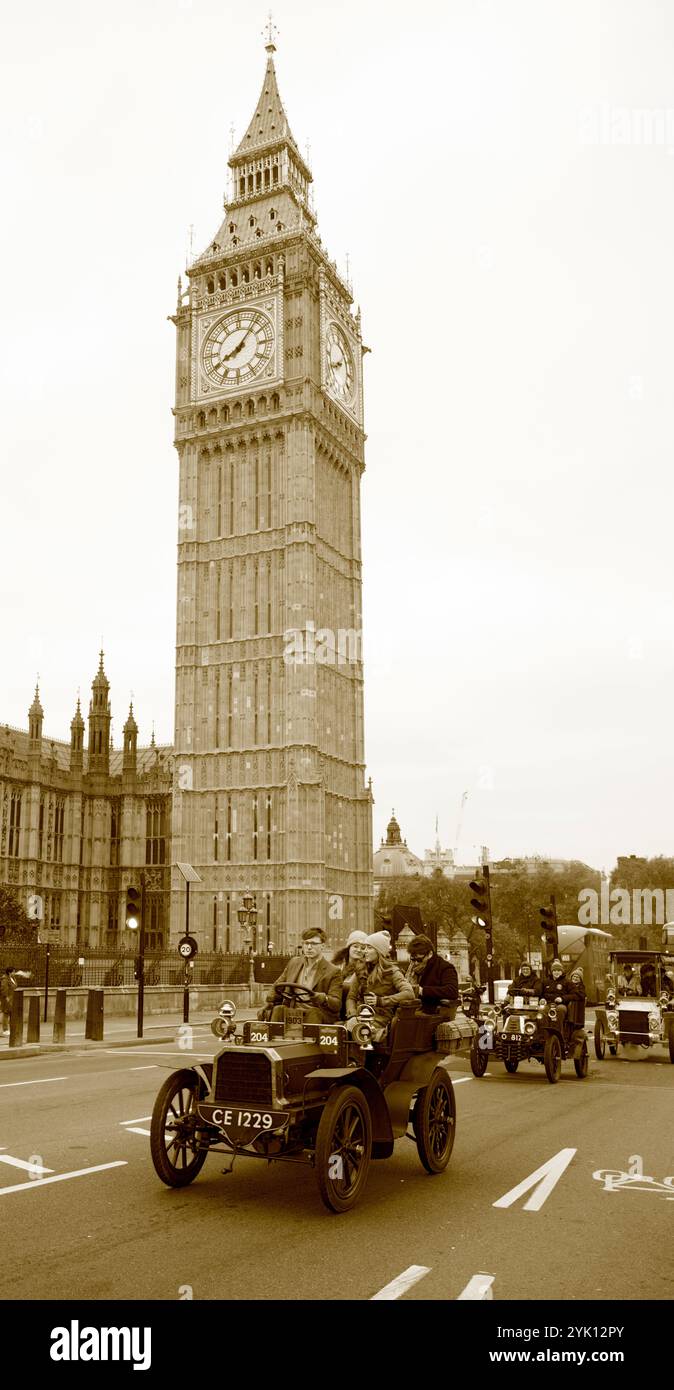 Dalla Seppia 1903 Gladiator di Londra alla corsa in auto dei veterani di Brighton al Westminster Bridge di Londra Foto Stock