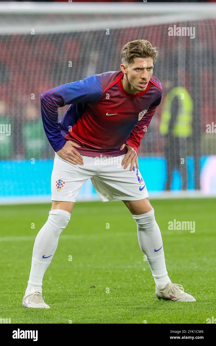 KRISTIJAN JAKIC, calciatore professionista croato in allenamento durante una sessione di riscaldamento pre-partita. Foto Stock