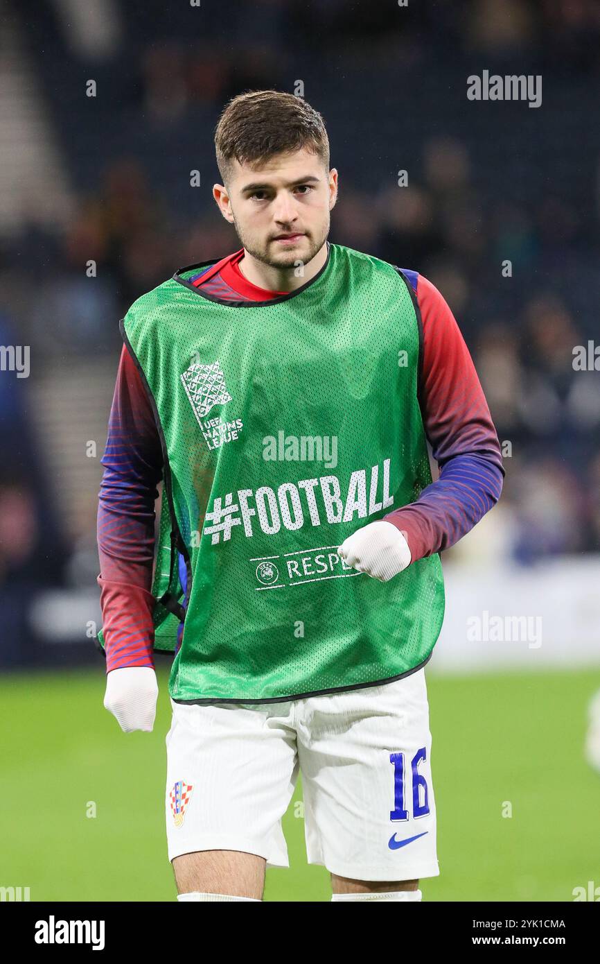MARTIN BATURINA, calciatore professionista croato in allenamento durante una sessione di riscaldamento pre-partita. Foto Stock