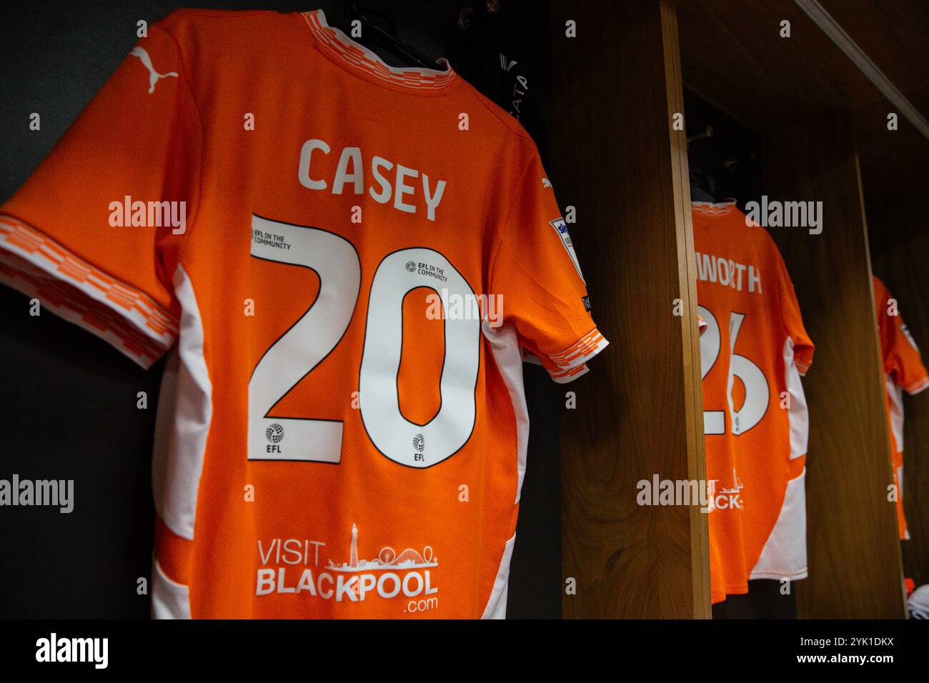 La camicia di casa di Oliver Casey del Blackpool nello spogliatoio durante la partita Sky Bet League 1 Blackpool vs Northampton Town a Bloomfield Road, Blackpool, Regno Unito, 16 novembre 2024 (foto di Gareth Evans/News Images) Foto Stock