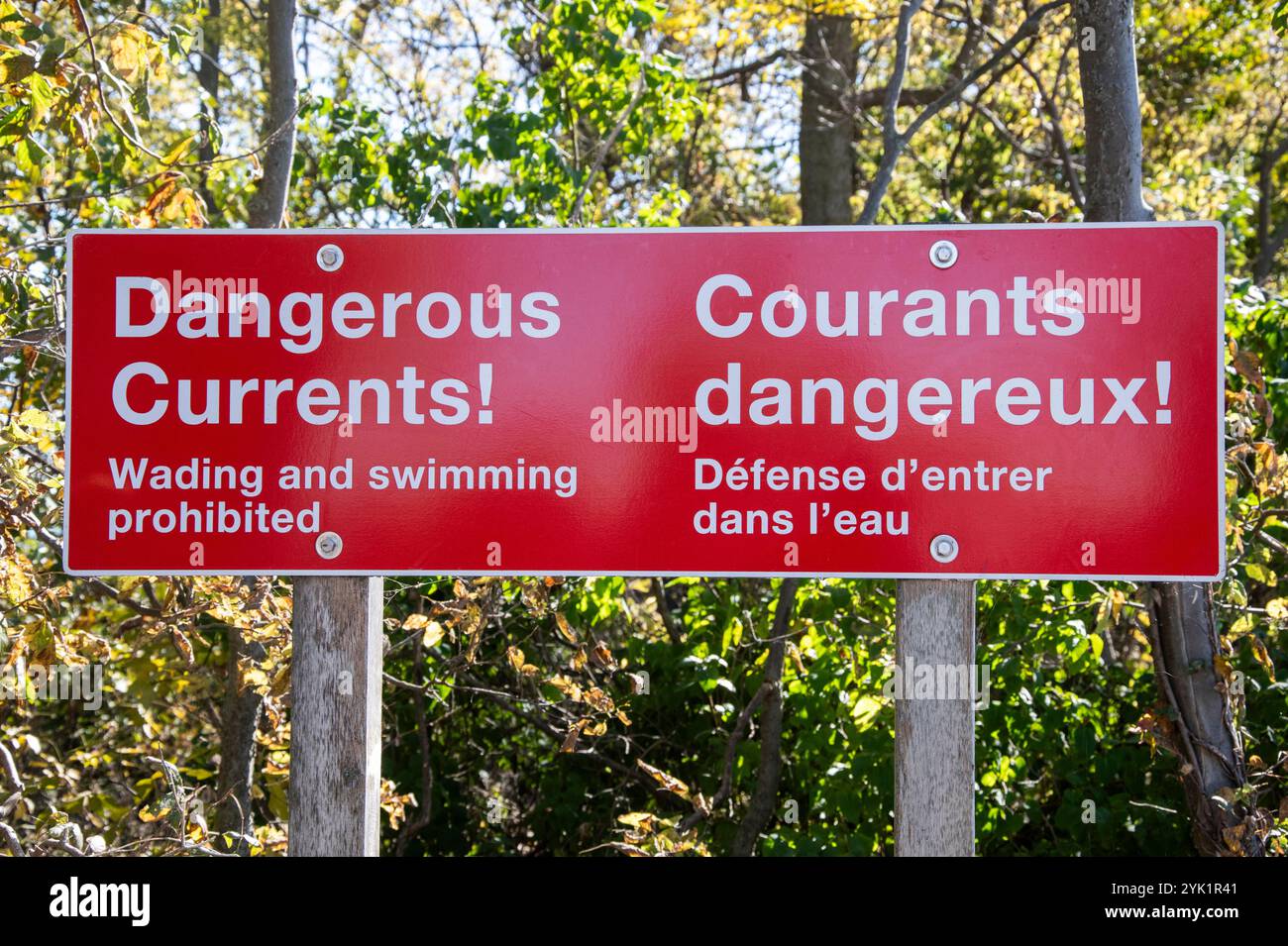 Cartello segnaletico per correnti pericolose al Point Pelee National Park di Leamington, Ontario, Canada Foto Stock