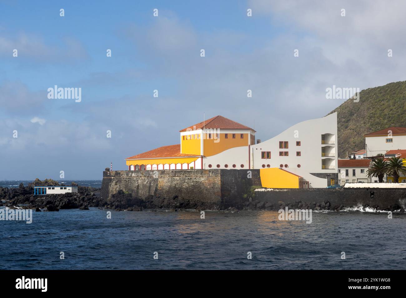 La città di Velas è una delle più antiche comunità insediate sull'isola di Sao Jorge, nelle Azzorre. Foto Stock