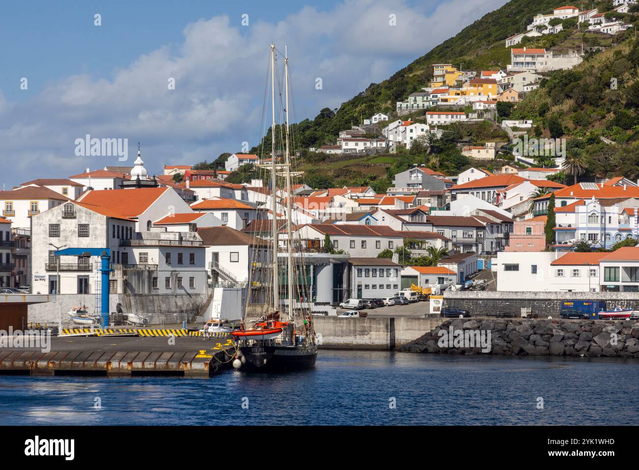La città di Velas è una delle più antiche comunità insediate sull'isola di Sao Jorge, nelle Azzorre. Foto Stock