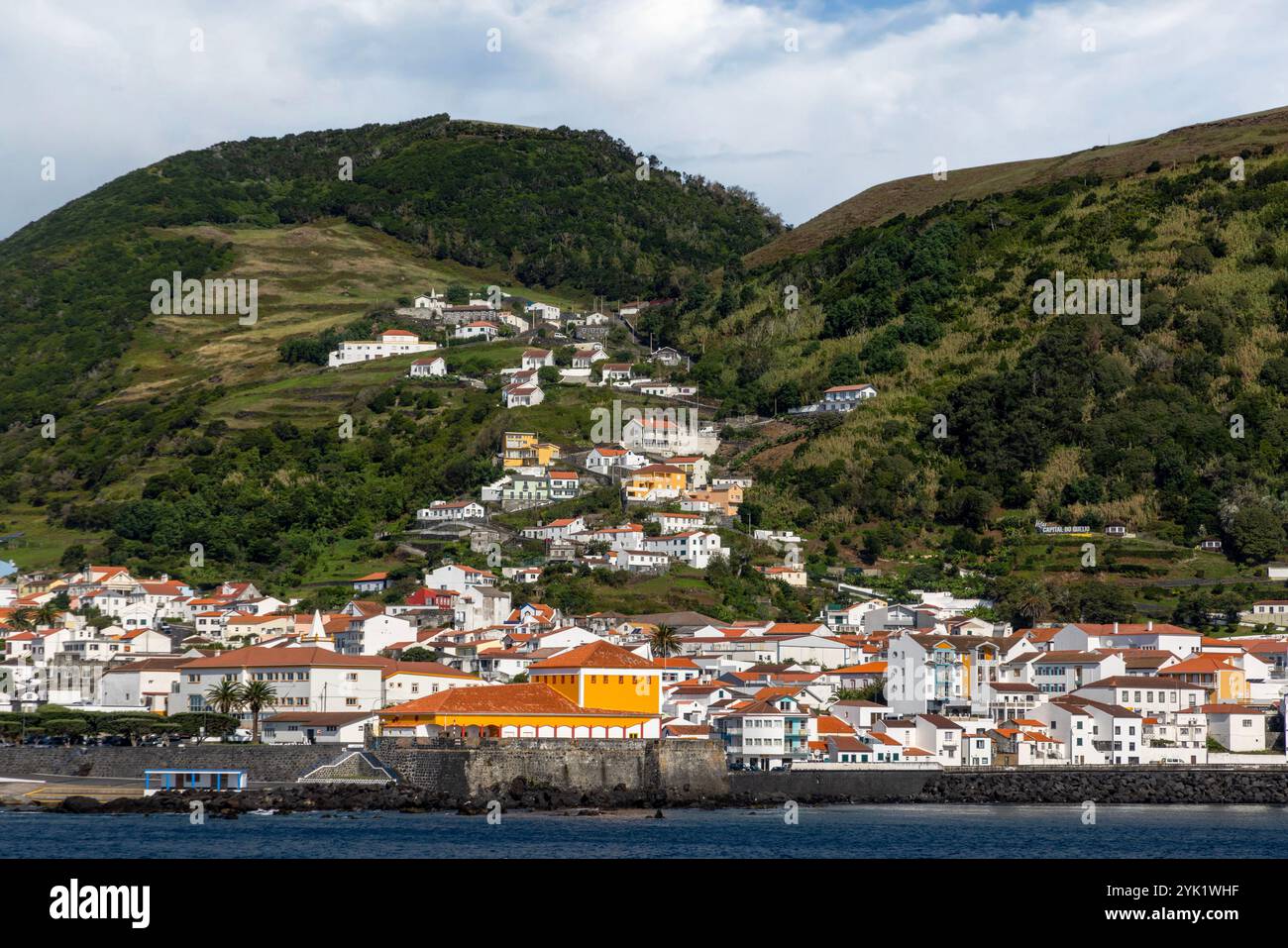 La città di Velas è una delle più antiche comunità insediate sull'isola di Sao Jorge, nelle Azzorre. Foto Stock