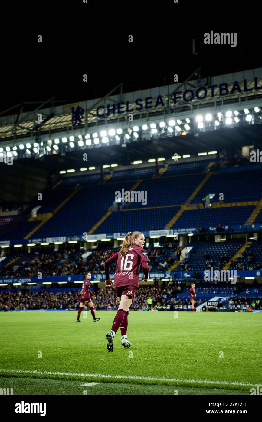 Londra, Regno Unito. 16 novembre 2024. Londra, Inghilterra, 16 novembre 2024: Jess Park (16 Manchester City) in azione durante la partita Womens Super League tra Chelsea e Manchester City allo Stamford Bridge di Londra. (Pedro Porru/SPP) credito: SPP Sport Press Photo. /Alamy Live News Foto Stock