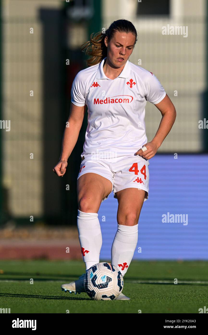 Cercola - Napoli, Italia. 16 novembre 2024. Emma Færge dell'ACF Fiorentina in azione durante la serie A femminile tra Napoli e ACF Fiorentina allo Stadio Giuseppe piccolo il 16 novembre 2024 a Cercola. Crediti: Nicola Ianuale/Alamy Live News Foto Stock