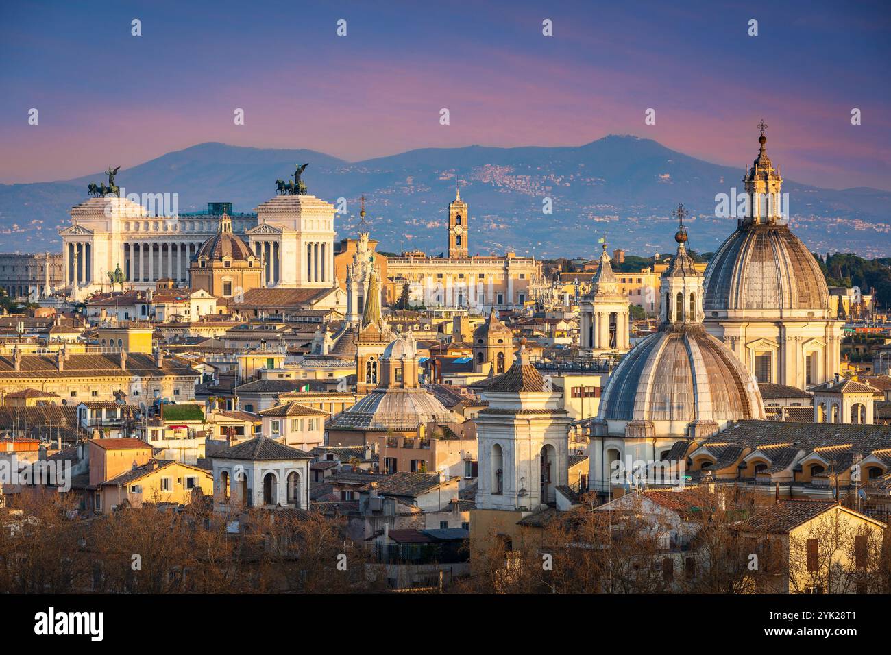 Vista dello storico skyline di Roma, Italia Foto Stock