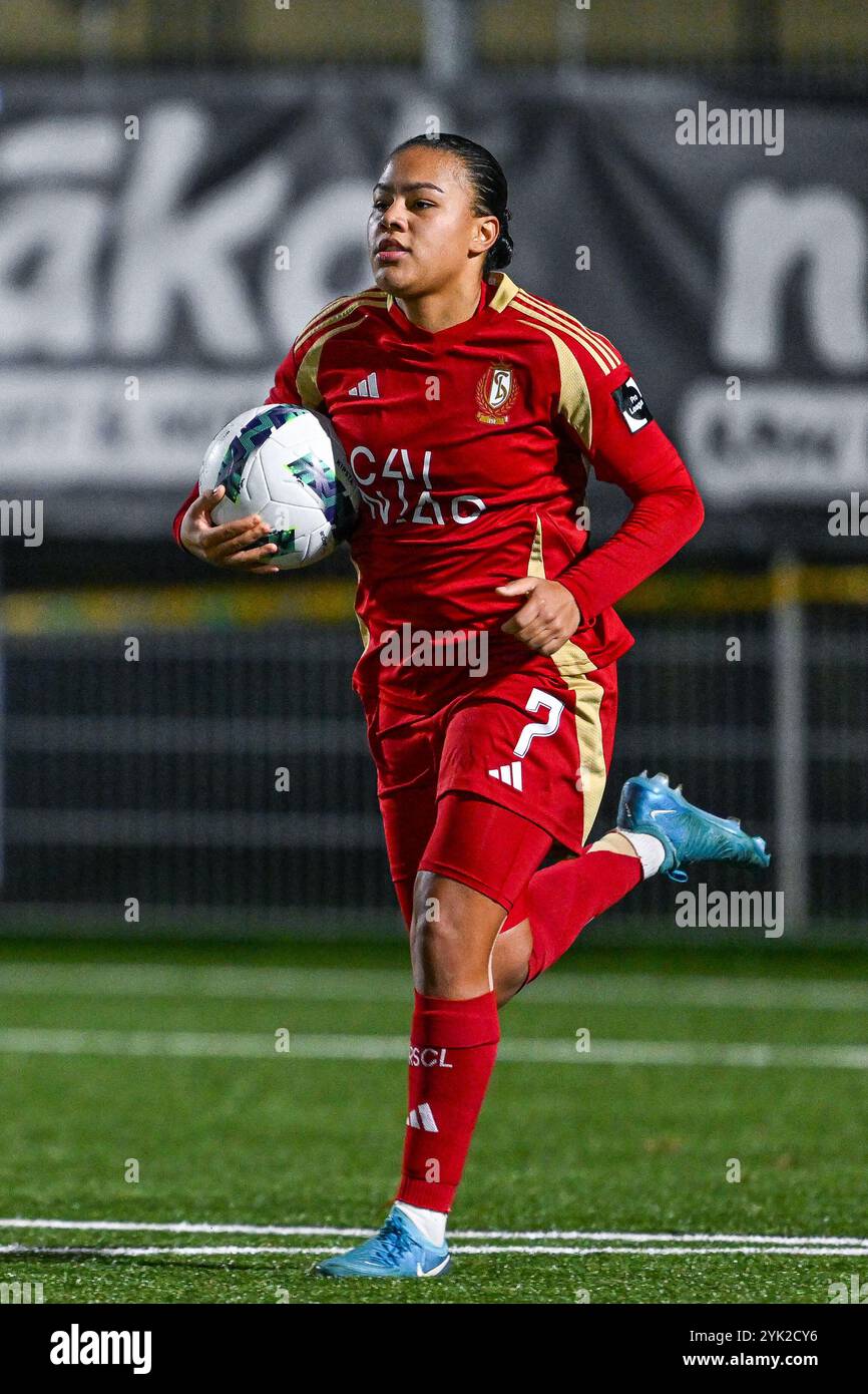 Mariam Abdulai Toloba (7) dei punteggi Standard 4-3 e Standard celebrano durante una partita di calcio femminile tra il Club Brugge Dames YLA e la Standard Femina de Liege nel decimo giorno della stagione 2024 - 2025 della belga lotto Womens Super League, sabato 16 novembre 2024 ad Aalter, BELGIO. Crediti: Sportpix/Alamy Live News Foto Stock