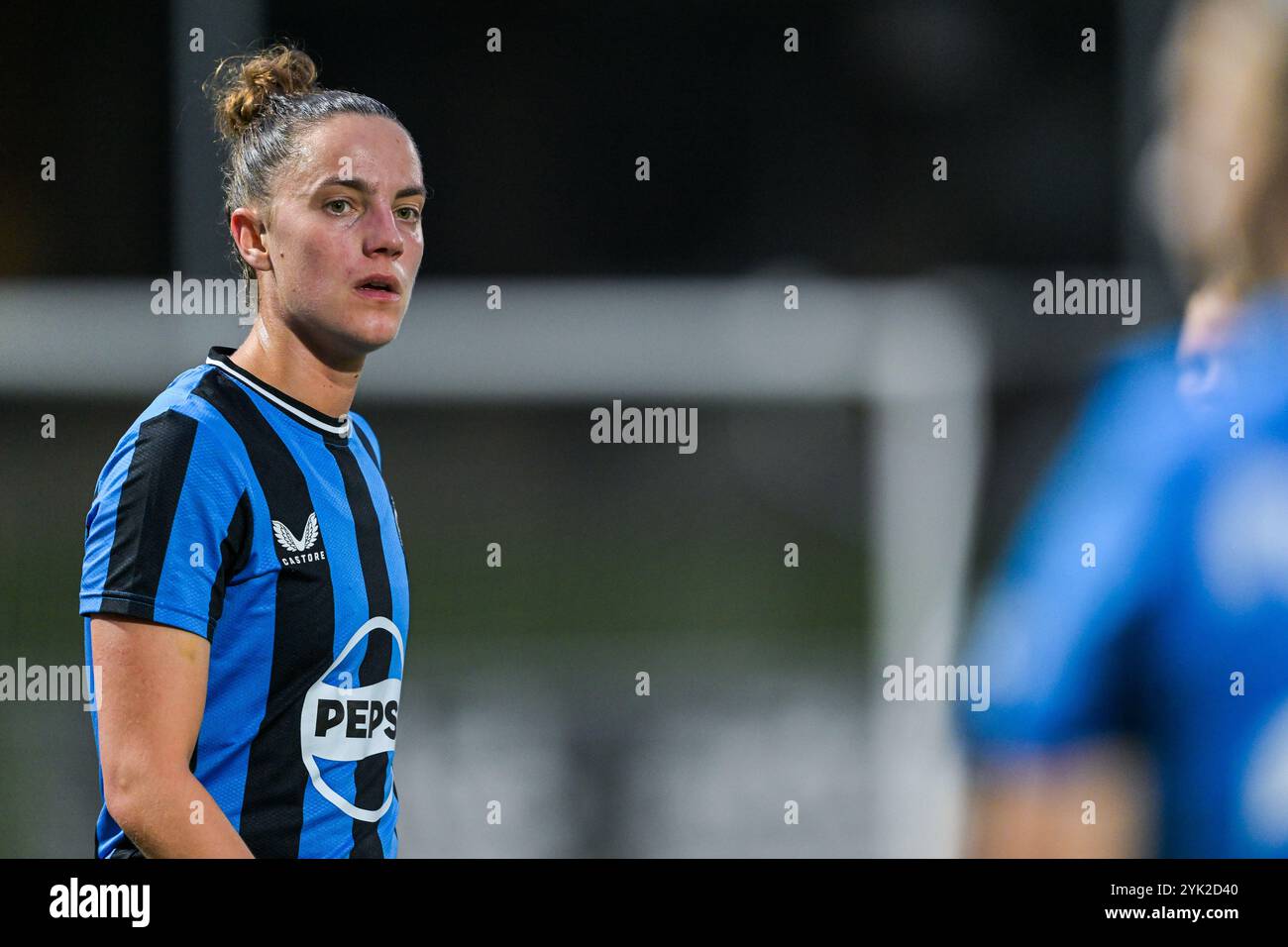 Chloe Vande Velde (8) del Club YLA nella foto durante una partita di calcio femminile tra il Club Brugge Dames YLA e la Standard Femina de Liege nella decima partita della stagione 2024 - 2025 della belga lotto Womens Super League, sabato 16 novembre 2024 ad Aalter, IN BELGIO. Crediti: Sportpix/Alamy Live News Foto Stock