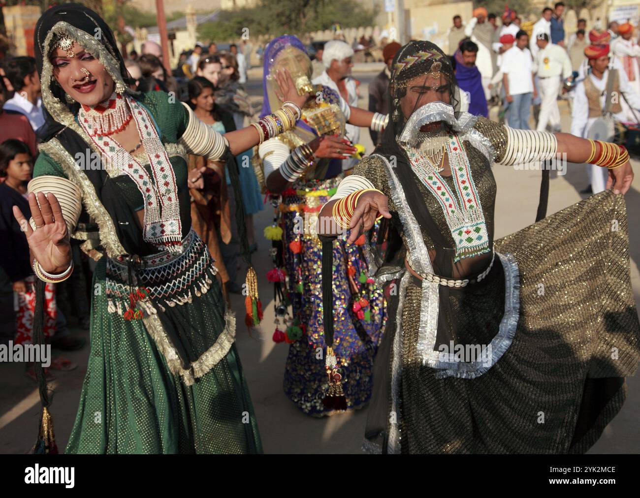 India, Rajasthan, Jaisalmer, Desert Festival, ballerini Foto Stock