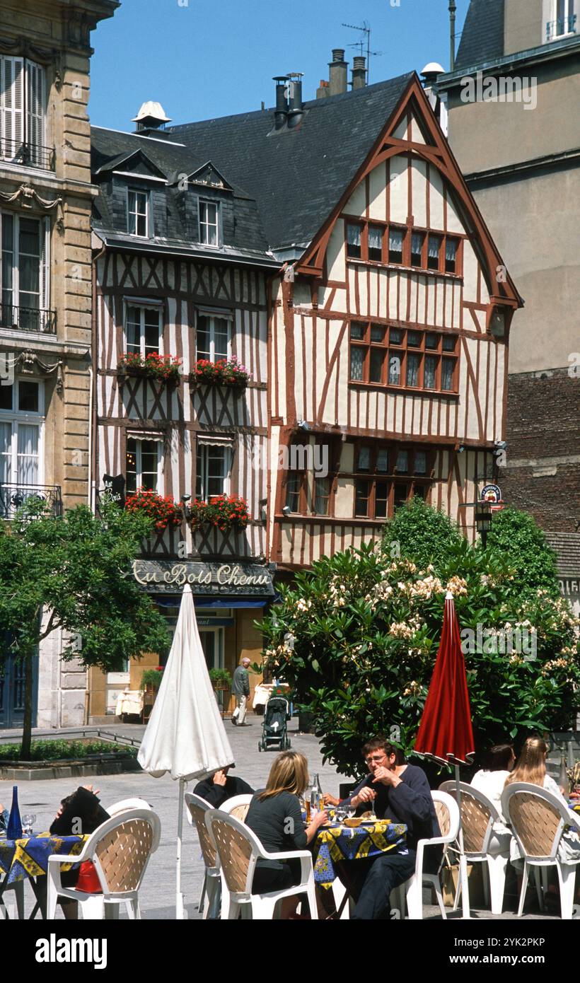 Francia, Normandie, Rouen, scene di strada, ristorante, persone Foto Stock