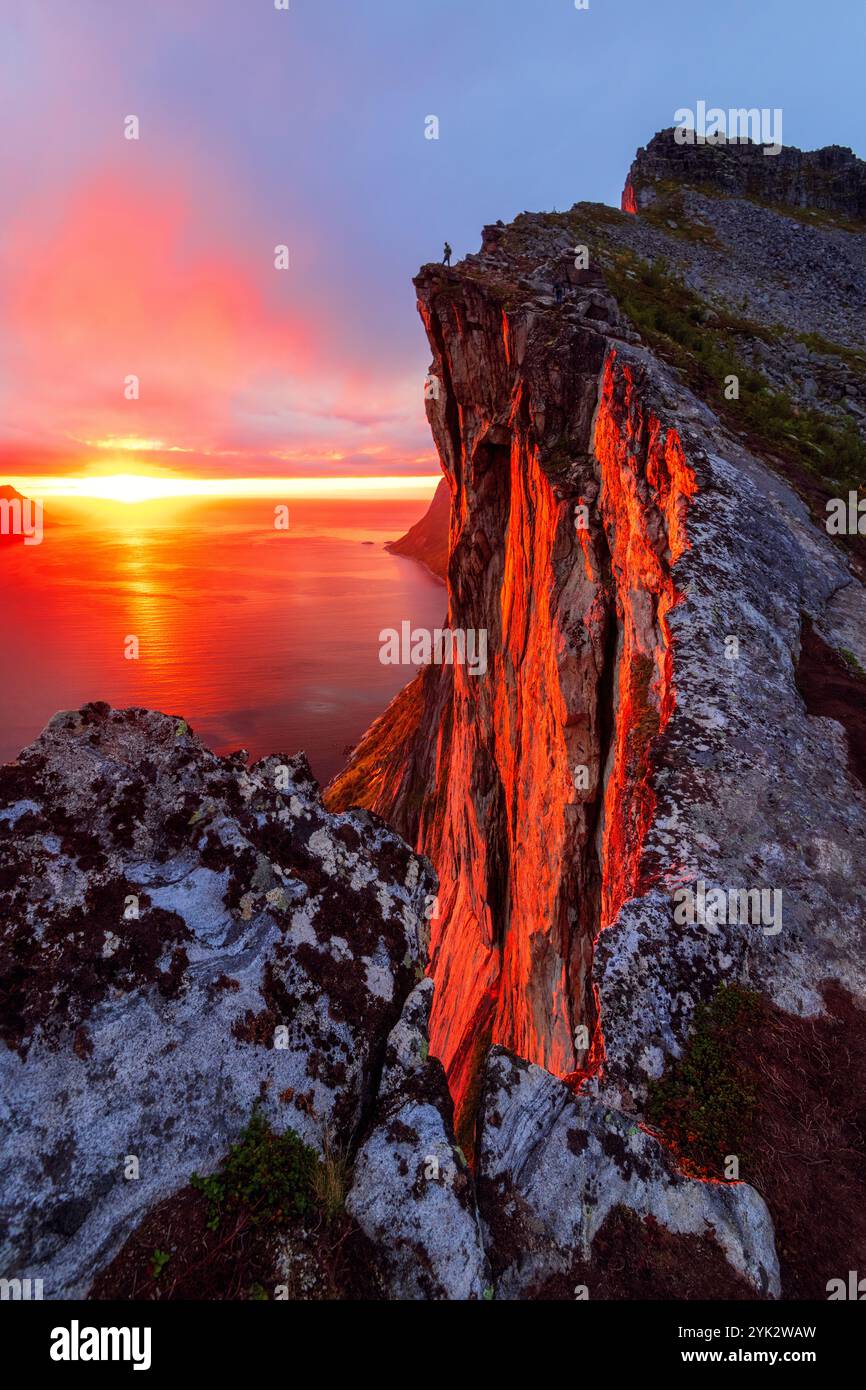 tramonto, sole, riflesso, montagne, fiordo, Segla, Senja, Skaland, Norvegia, Europa Foto Stock