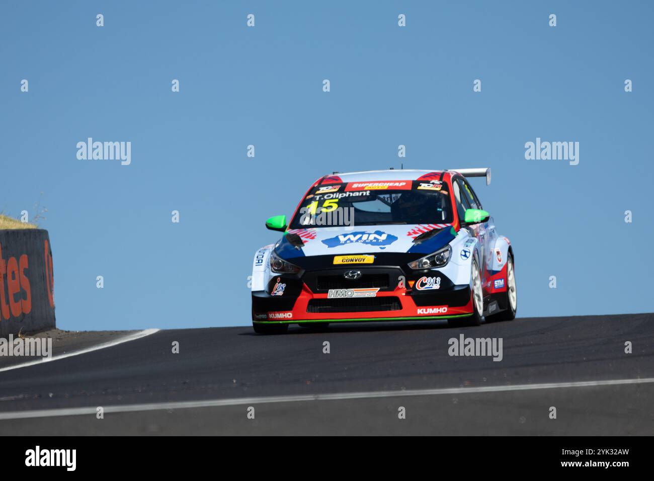 Bathurst, Australia, 9 novembre 2024. Tom Oliphant alla guida di HMO Customer Racing Hyundai i30N TCR durante la Supercheap Auto Bathurst International a Mt Panorama il 9 novembre 2024 a Bathurst, Australia. Crediti: Ivan Glavas/Speed Media/Alamy Live News Foto Stock