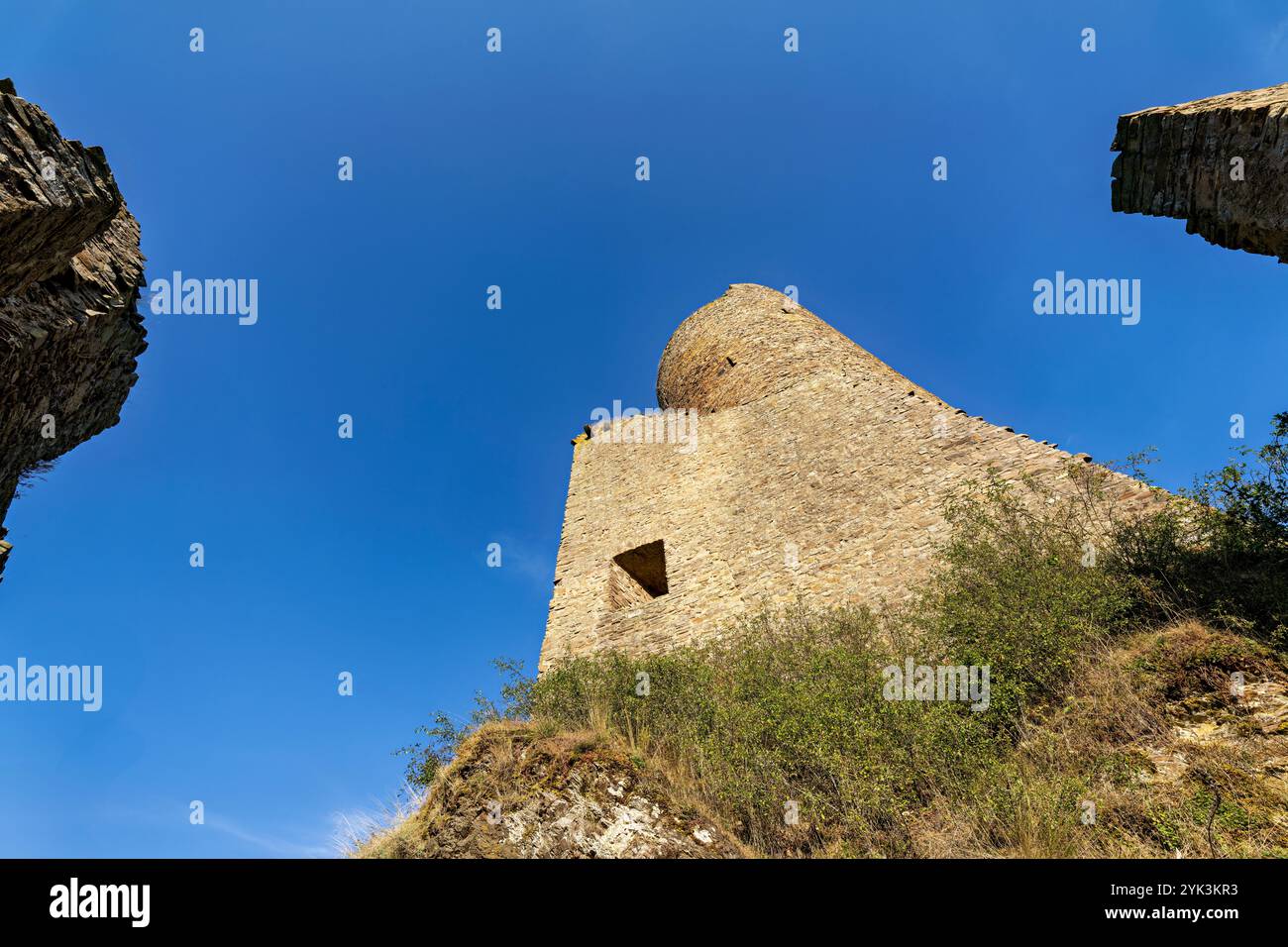 Sul Löwenburg a Monreal, distretto di Mayen-Coblenza, Renania-Palatinato, Germania Foto Stock