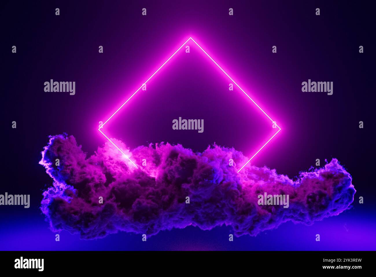 Una nuvola viola con una luce al neon che splende Foto Stock