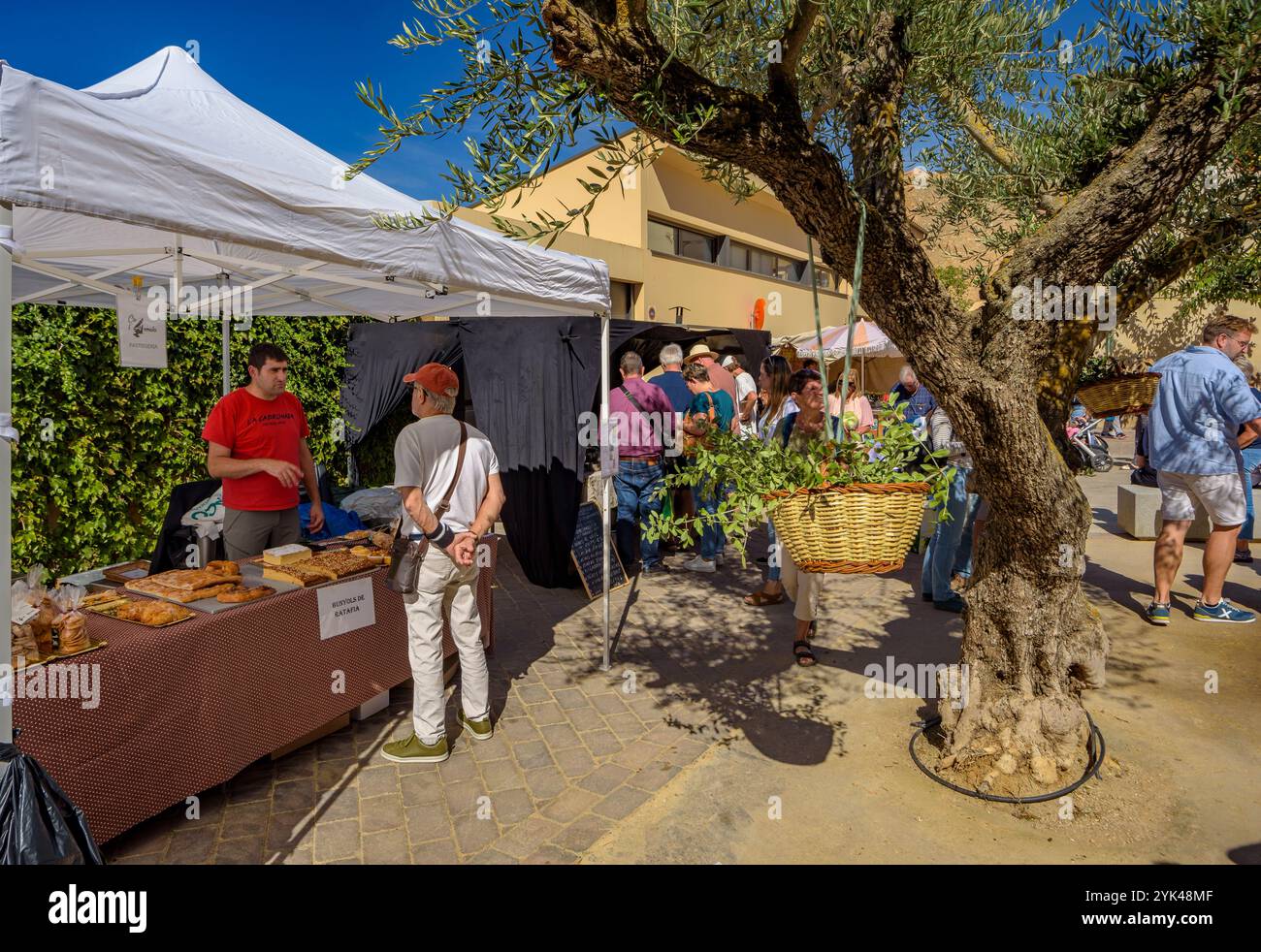 Sosta per le strade della fiera dell'olio d'oliva di Ventalló 2024 (Fira de l'oli) (Alt Empordà, Girona, Catalogna, Spagna) Foto Stock