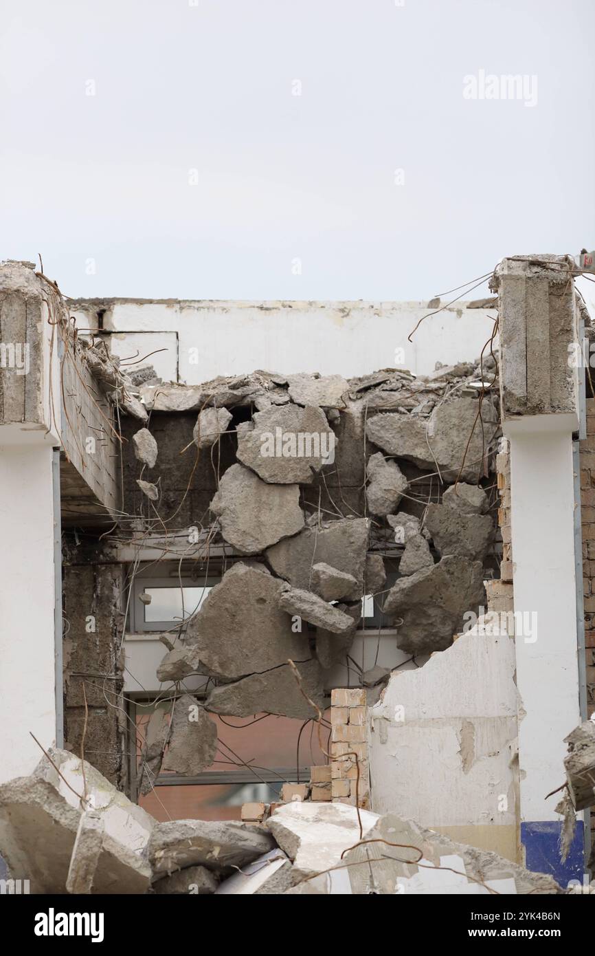 Abrissarbeiten am Staudenhof a Potsdam, 16. Novembre 2024. Abriss Staudenhof Potsdam *** lavori di demolizione presso lo Staudenhof di Potsdam, 16 novembre 2024 demolizione Staudenhof Potsdam Foto Stock