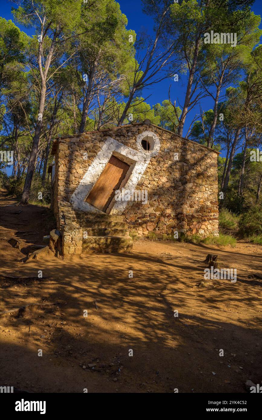 La Barraca d'en Dalí, al centro di una pineta sulla Costa Brava. Era un cottage che il pittore Salvador Dalí usava come studio Foto Stock