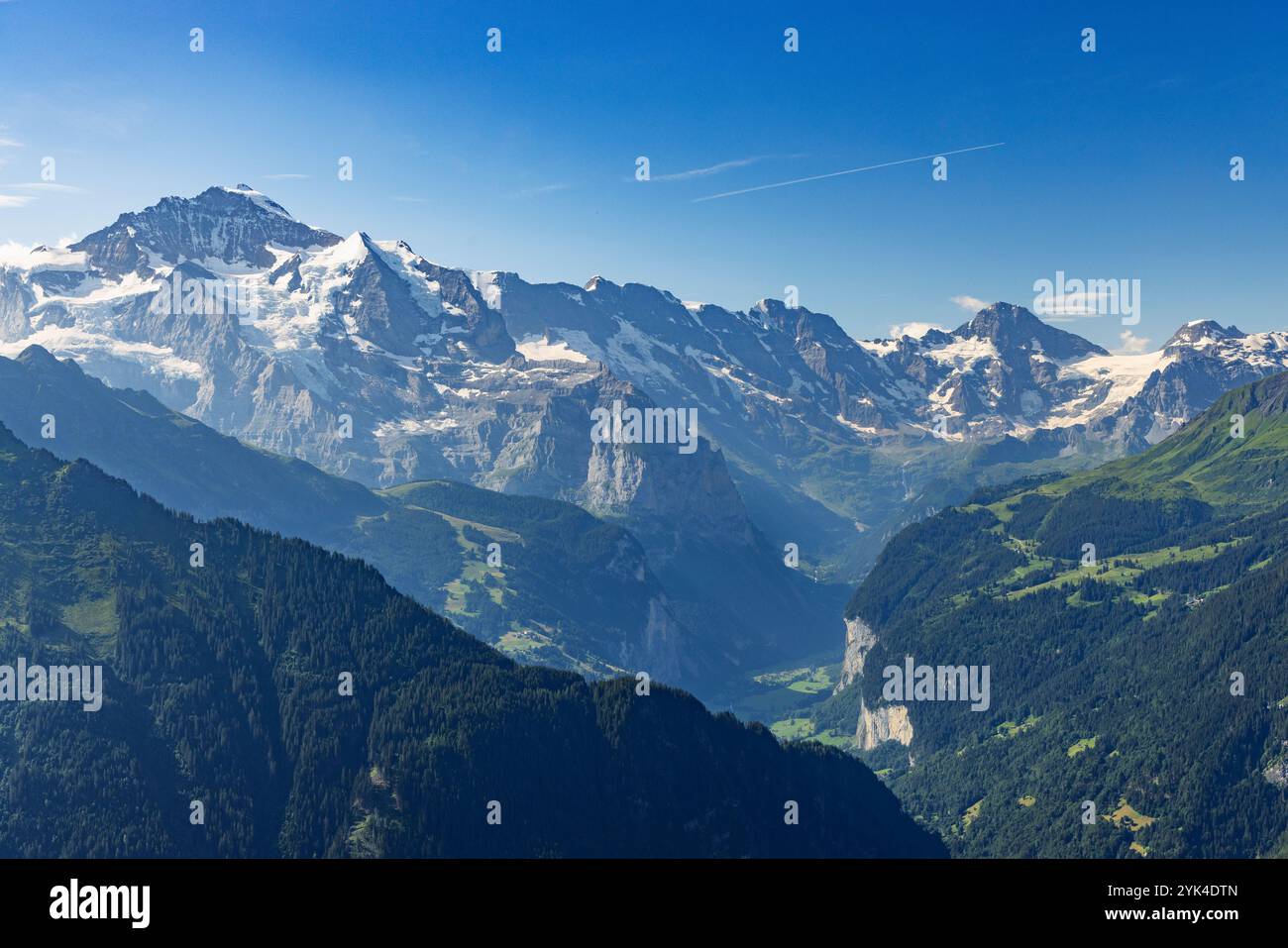 Il monte Jungfrau e la valle del Lauterbrunnen, Schynige Platte, regione dello Jungfrau, Oberland Bernese, Svizzera Foto Stock