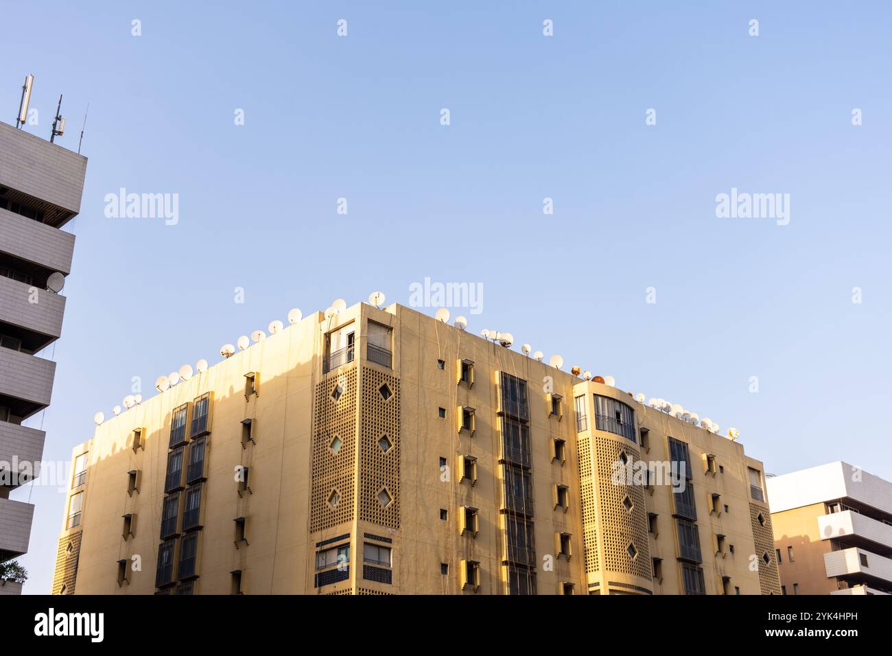 Edificio residenziale a Rigga al Buteen nella città di Dubai, Emirati Arabi Uniti. Foto Stock