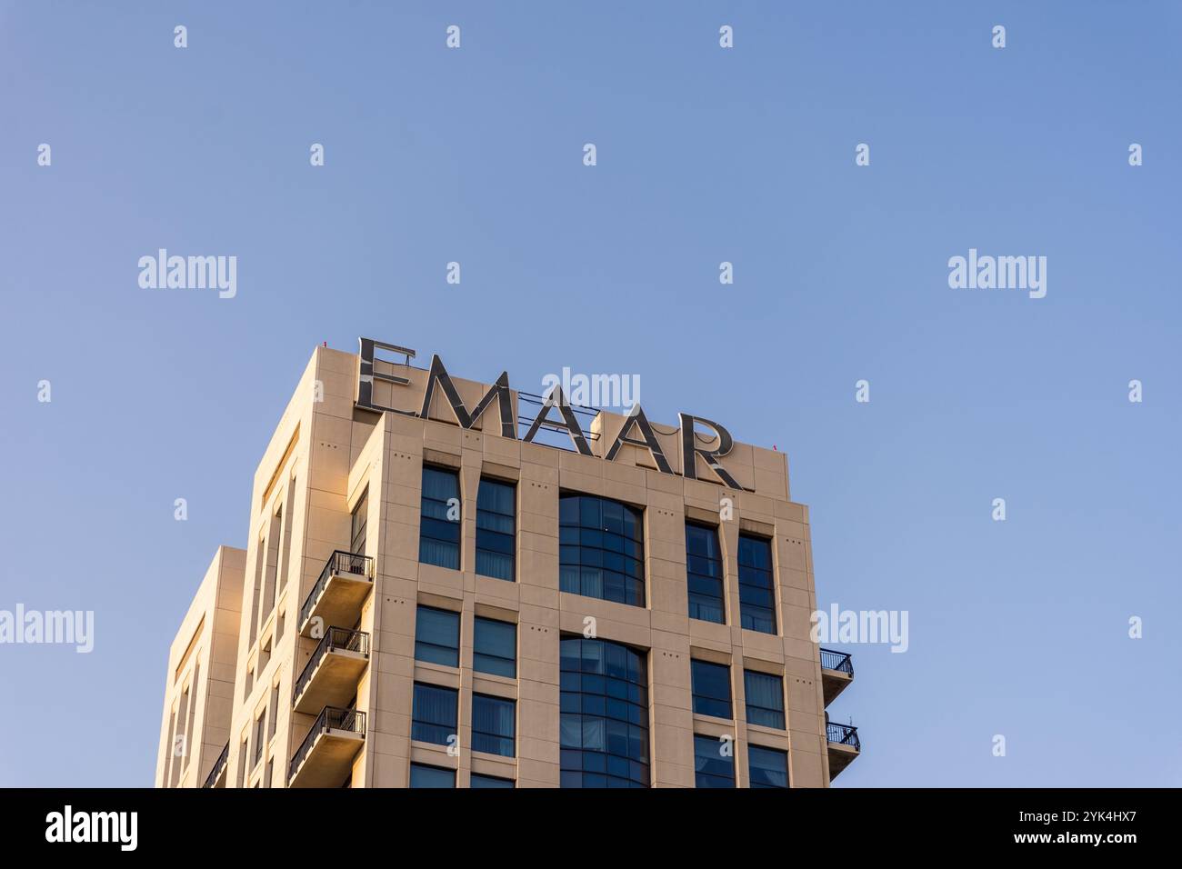 Emaar Towers a Riggat al Buteen a Dubai, Emirati Arabi Uniti. Foto Stock