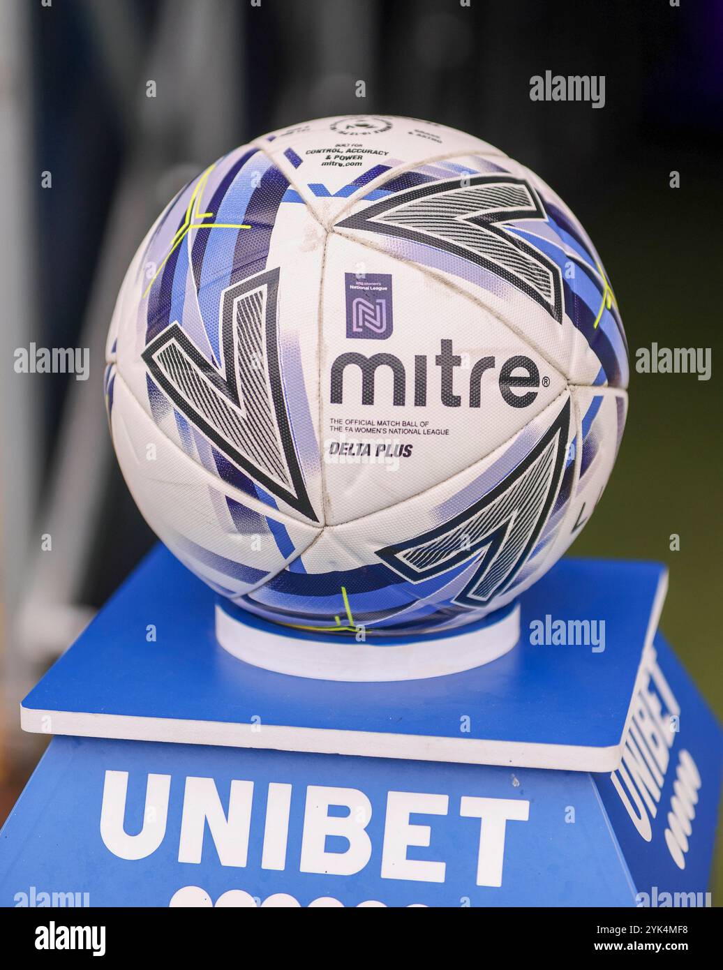 Leeds, Regno Unito. 17 novembre 2024. Vista generale del pallone all'interno dello stadio di Elland Road prima della partita Leeds United Women contro York City Ladies fa Women's National League Division One North a Elland Road, Leeds, Inghilterra, Regno Unito il 17 novembre 2024 Credit: Every Second Media/Alamy Live News Foto Stock