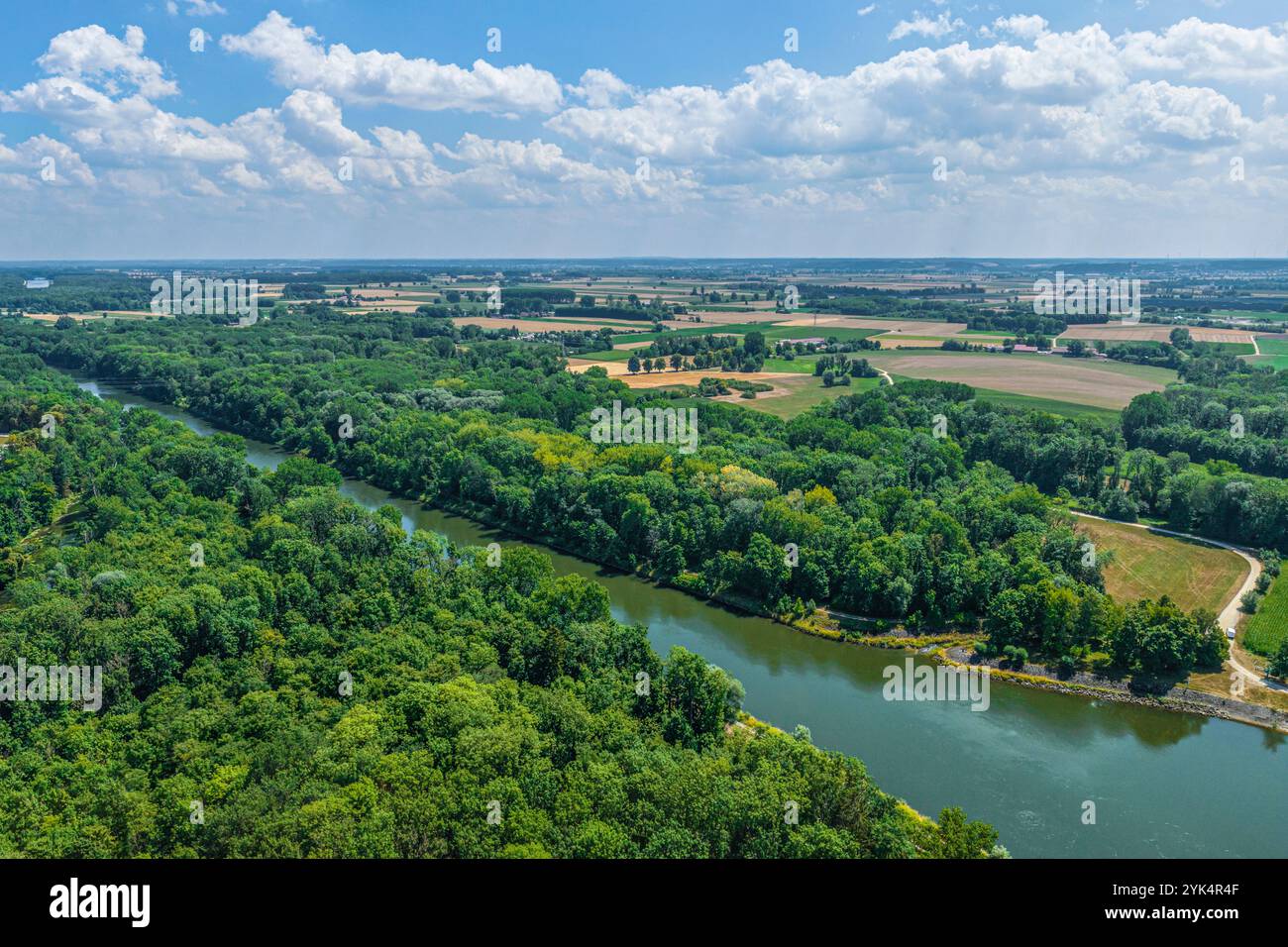 Veduta aerea del distretto di Lauingen di Faimingen e del Donauried nella Svevia bavarese intorno allo sbarramento del Danubio Foto Stock