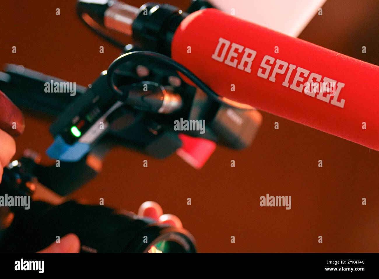 Symbolbild und Themenbild DER SPIEGEL Symbolfoto und Themenfoto zu journalistischen und politischen Zeitschrift SPIEGEL und SPIEGEL TV **** immagine simbolo e immagine tema DER SPIEGEL Symbol immagine e immagine tema per riviste giornalistiche e politiche SPIEGEL e SPIEGEL TV Foto Stock