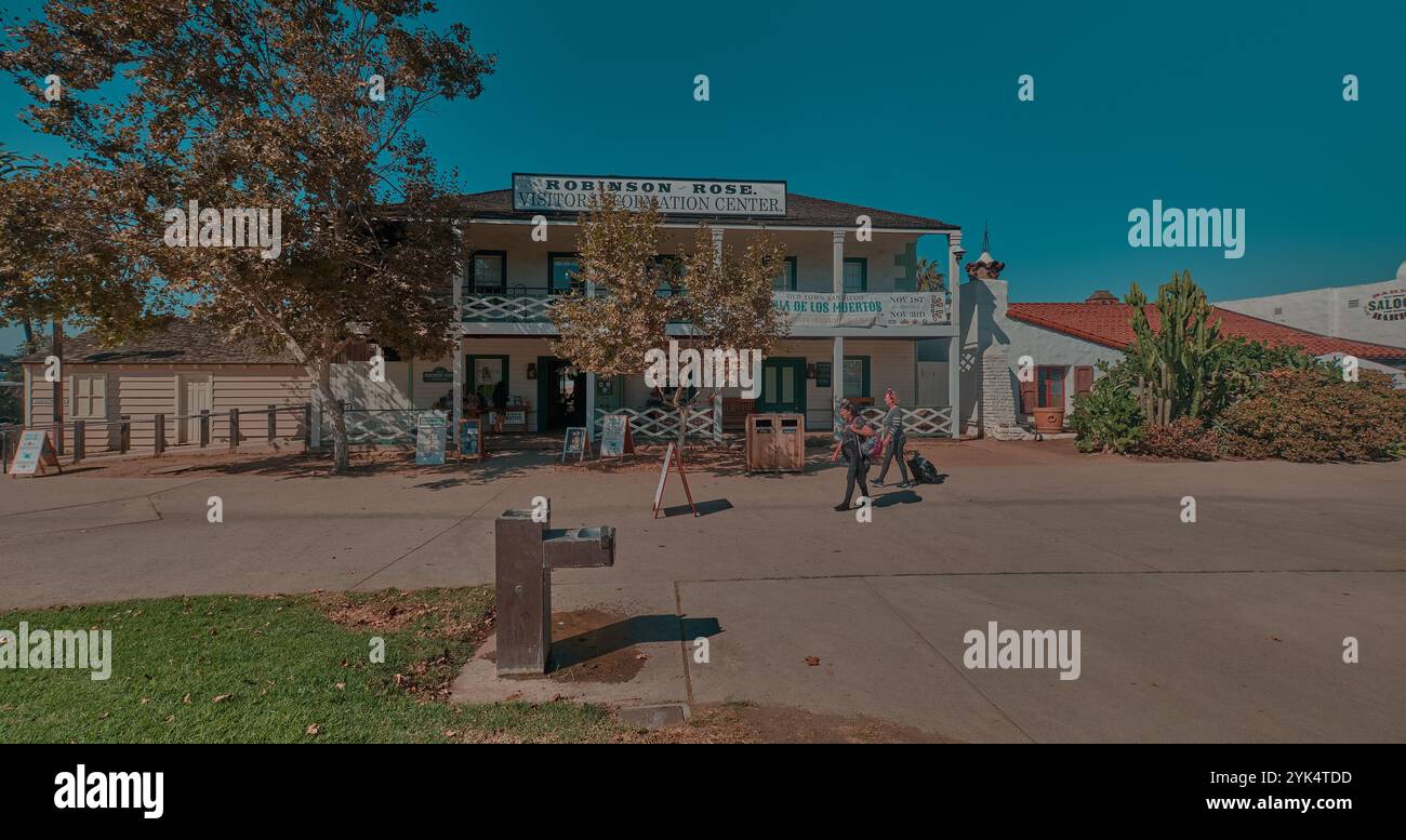 Centro storico di San Diego, San Diego, California, Stati Uniti, mostra il centro informazioni turistiche Robinson Rose, luce naturale, vista esterna Foto Stock