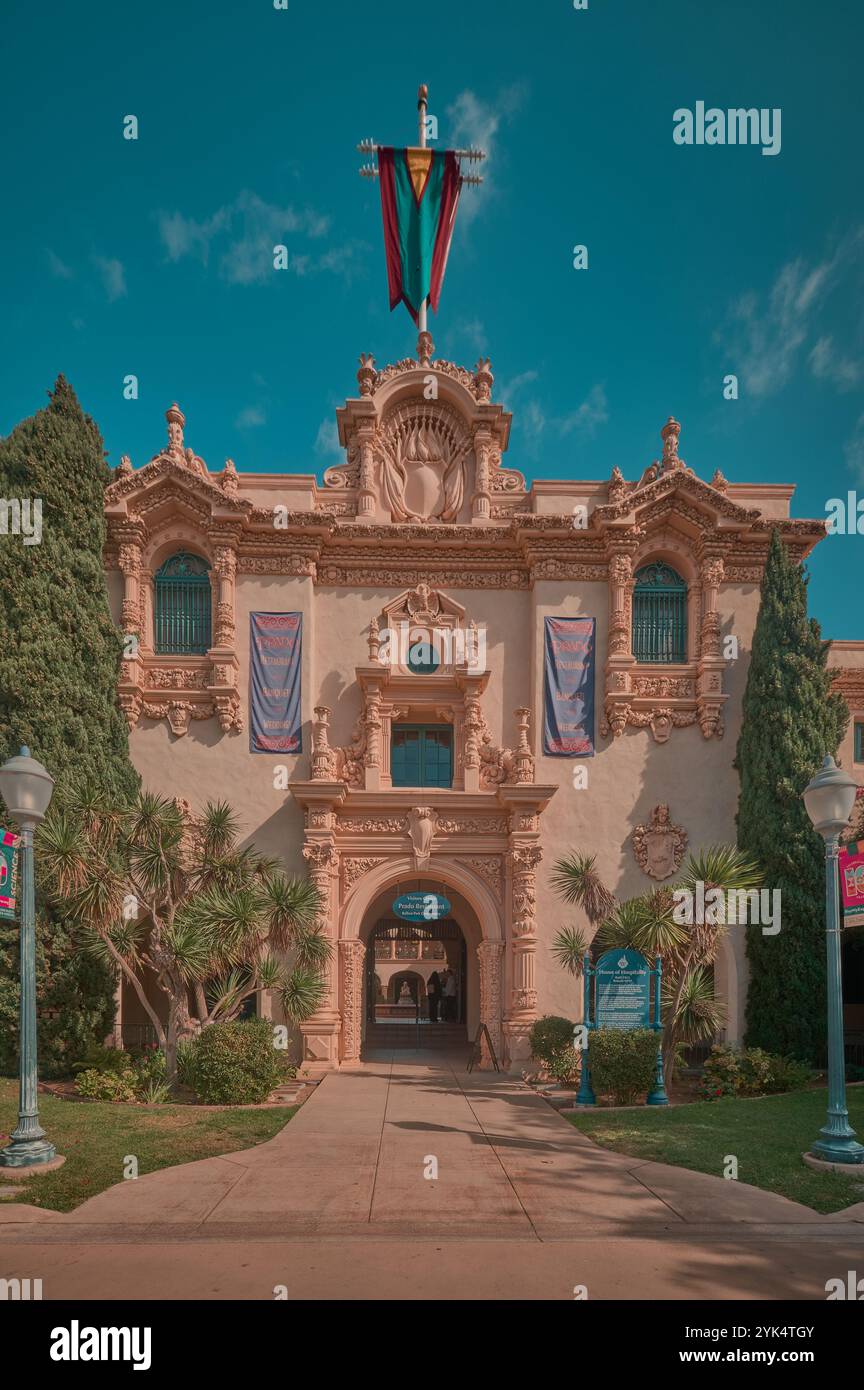 Il Balboa Park Visitor Center si trova nella Casa dell'ospitalità in Plaza de Panama, San Diego, California, Stati Uniti. Foto Stock