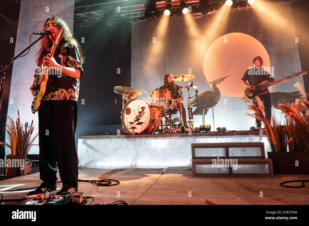 16 novembre 2024: Stéphane 'Neige' Paut si esibisce con Alcest ad Alcatraz a Milano Foto Stock