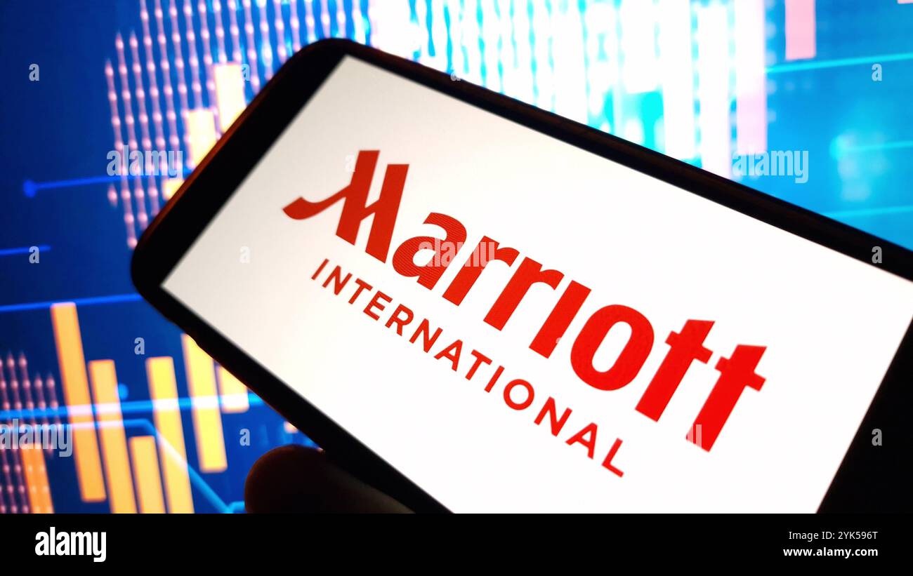 Konskie, Polonia - 15 novembre 2024: Logo della società Marriott International visualizzato sul telefono cellulare Foto Stock