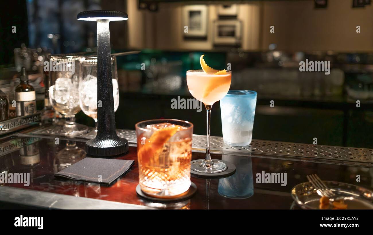 sfondo da club con cocktail Foto Stock