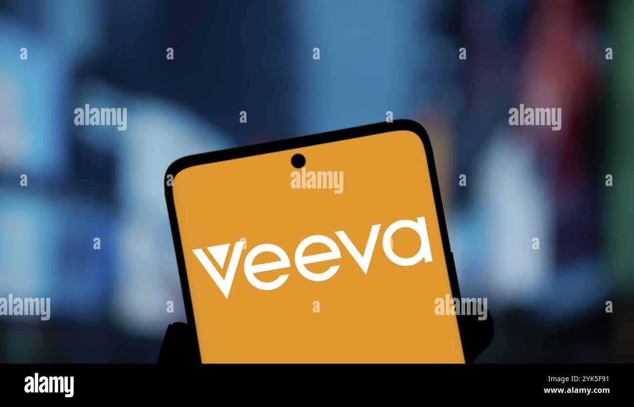 Il logo Veeva Systems viene visualizzato sullo smartphone. Veeva Systems Inc è un'azienda statunitense di cloud computing Foto Stock
