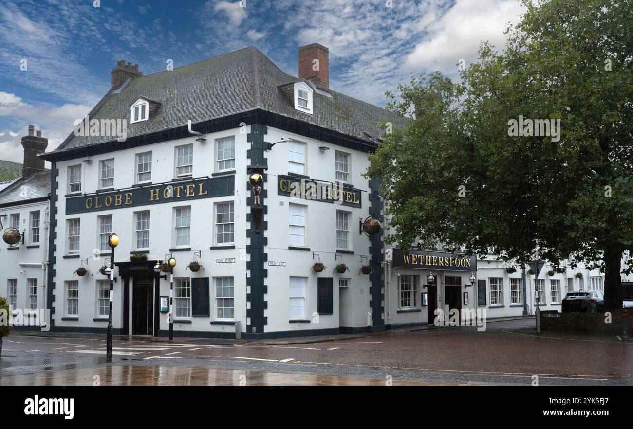 Globe Hotel a Wetherspoon Public House, Tuesday Market Place, Kings Lynn, North Norfolk, Norfolk, Inghilterra, Regno Unito Foto Stock