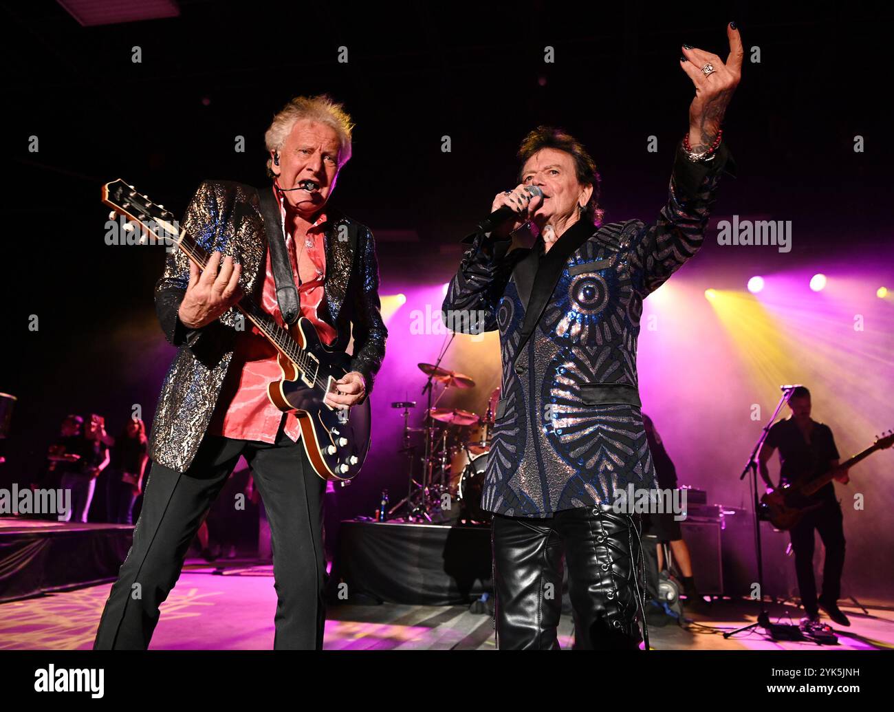 Pompano Beach, Florida, Stati Uniti. 16 novembre 2024. Air Supply si esibisce al Pompano Beach Amphitheatre il 16 novembre 2024 a Pompano Beach, Florida. Crediti: Mpi04/Media Punch/Alamy Live News Foto Stock