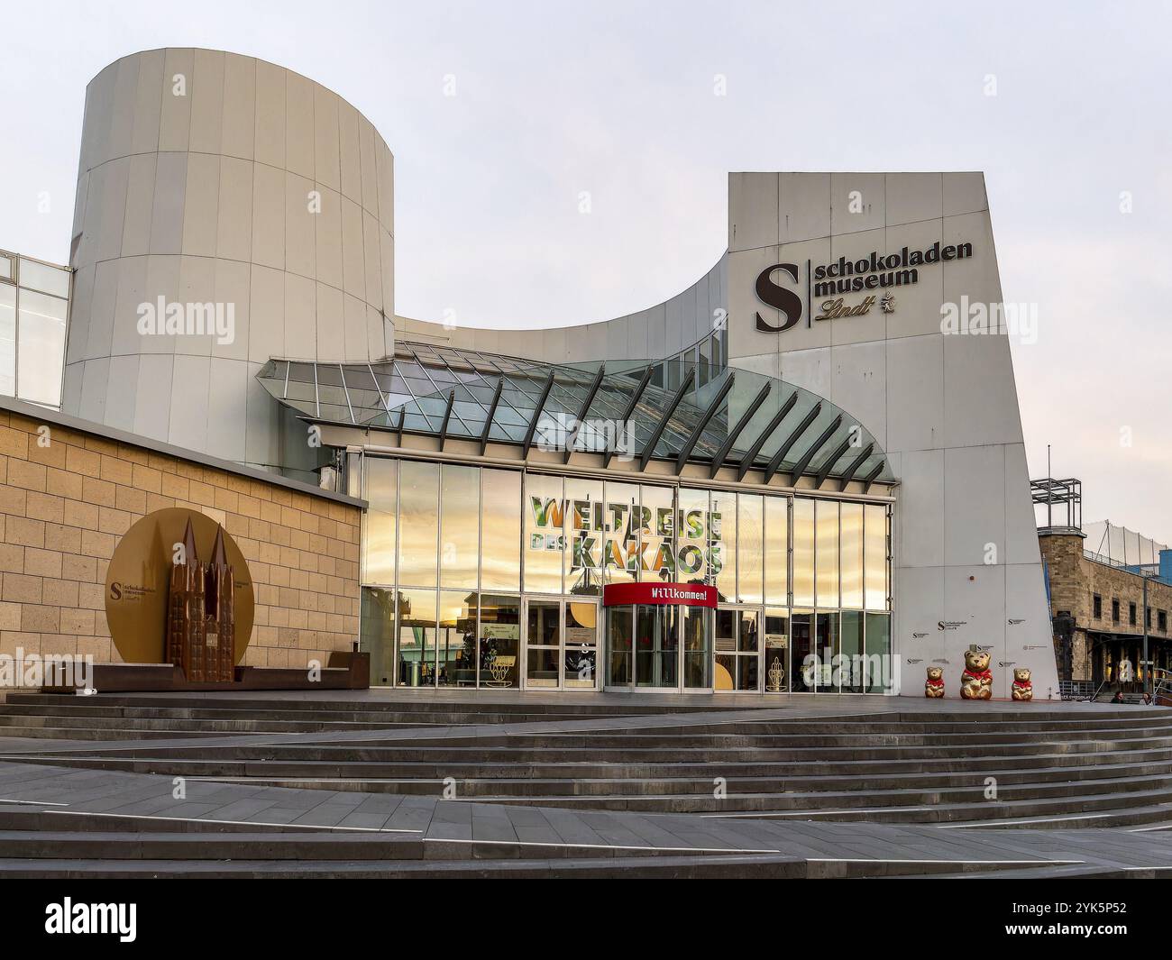 Edificio con ingresso al Museo del cioccolato di Colonia, Am Schokoladenmuseum, Colonia, Renania settentrionale-Vestfalia, Germania, Europa Foto Stock
