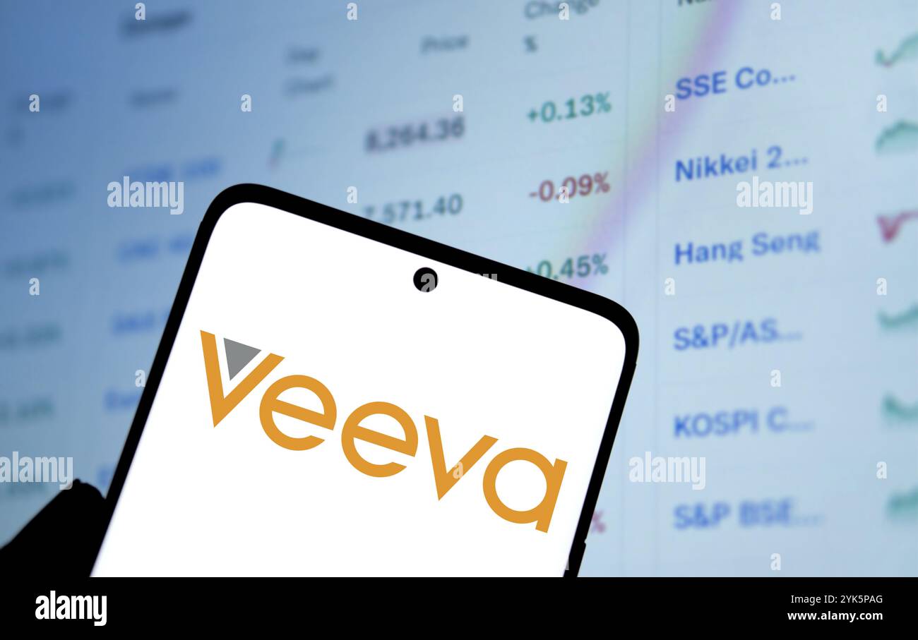 Il logo Veeva Systems viene visualizzato sullo smartphone. Veeva Systems Inc è un'azienda statunitense di cloud computing Foto Stock