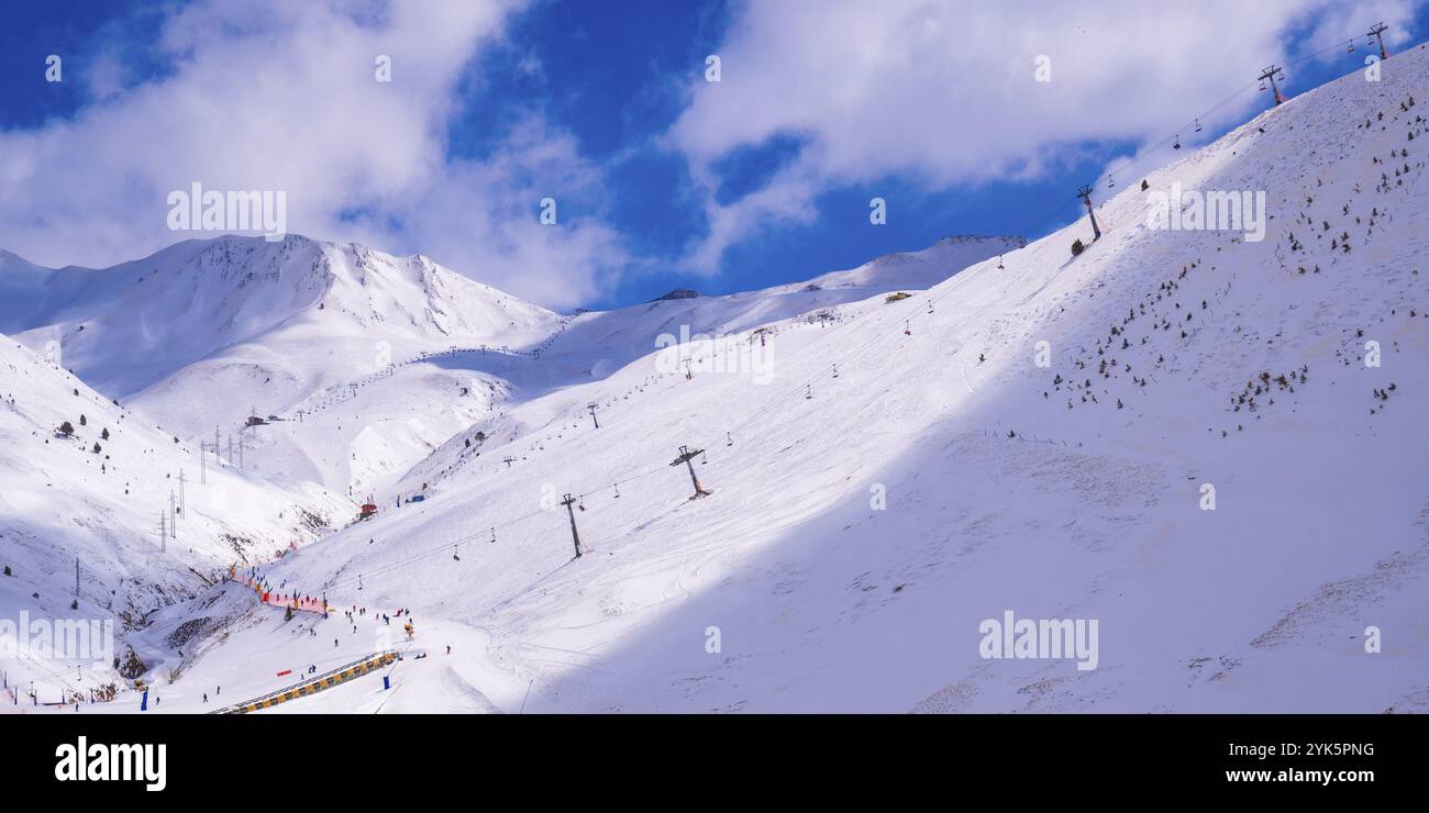 Astun Ski Resort, Ski area, Pirenei, Huesca, Aragon, Spagna, Europa Foto Stock