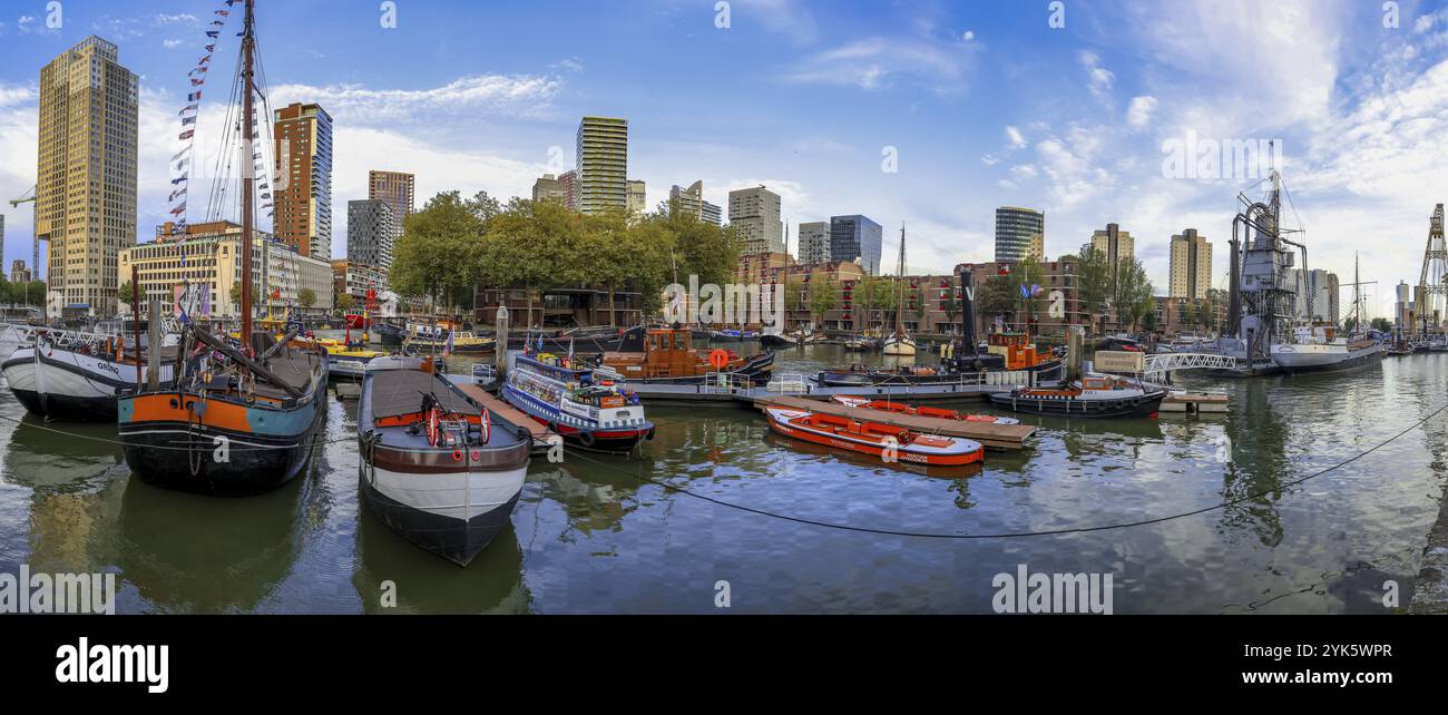 Foto panoramica di vecchie navi nel Museo marittimo del Museo Maritiem, Rotterdam, Olanda meridionale, Paesi Bassi Foto Stock