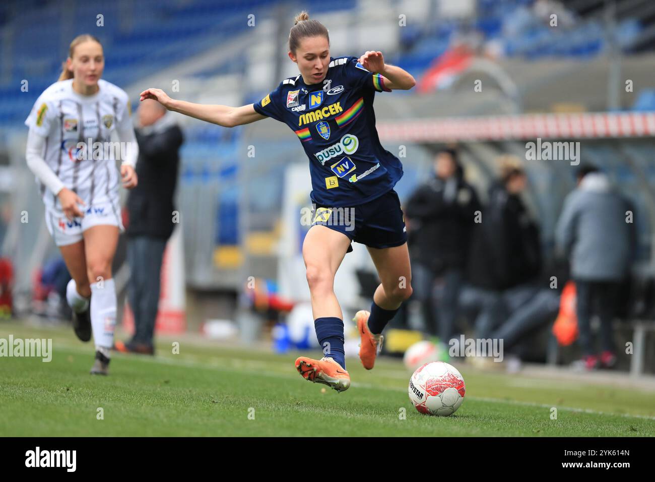 St Polten, Austria. 17 novembre 2024. St Polten, Austria, 17 novembre 2024: Maria Mikolajova (7 SKN St Polten) in azione durante la partita Admiral Frauen Bundesliga St Polten vs Altach Tom Seiss/SPP (Tom Seiss/SPP) crediti: SPP Sport Press Photo. /Alamy Live News Foto Stock