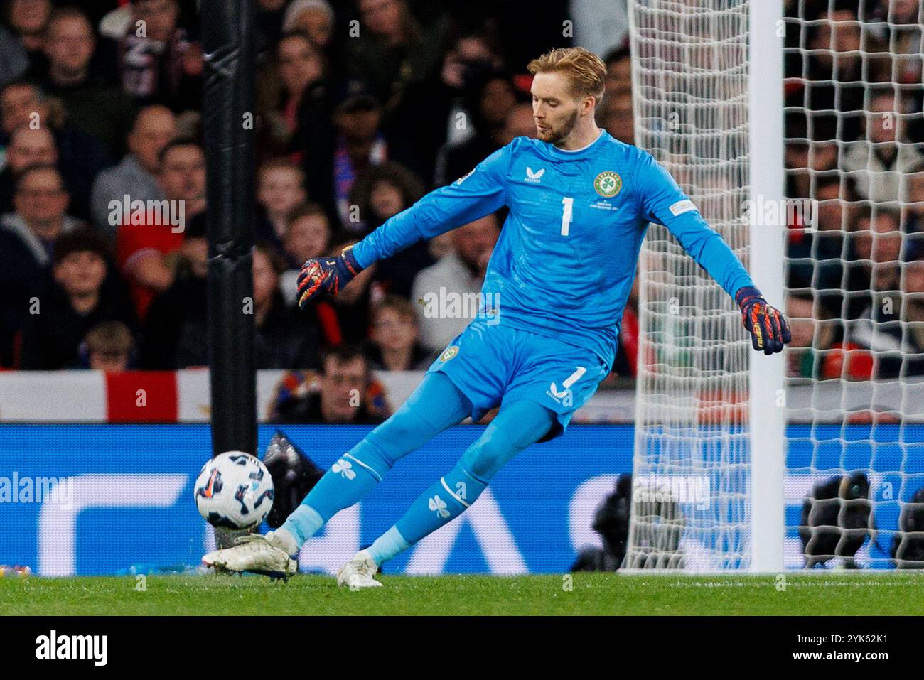 Londra, Regno Unito. 17 novembre 2024. Caoimhin Kelleher della Repubblica d'Irlanda durante la partita Inghilterra contro Repubblica d'Irlanda del primo turno della UEFA Nations League del gruppo F al Wembley Stadium, Londra, Inghilterra, Regno Unito il 17 novembre 2024 Credit: Every Second Media/Alamy Live News Foto Stock