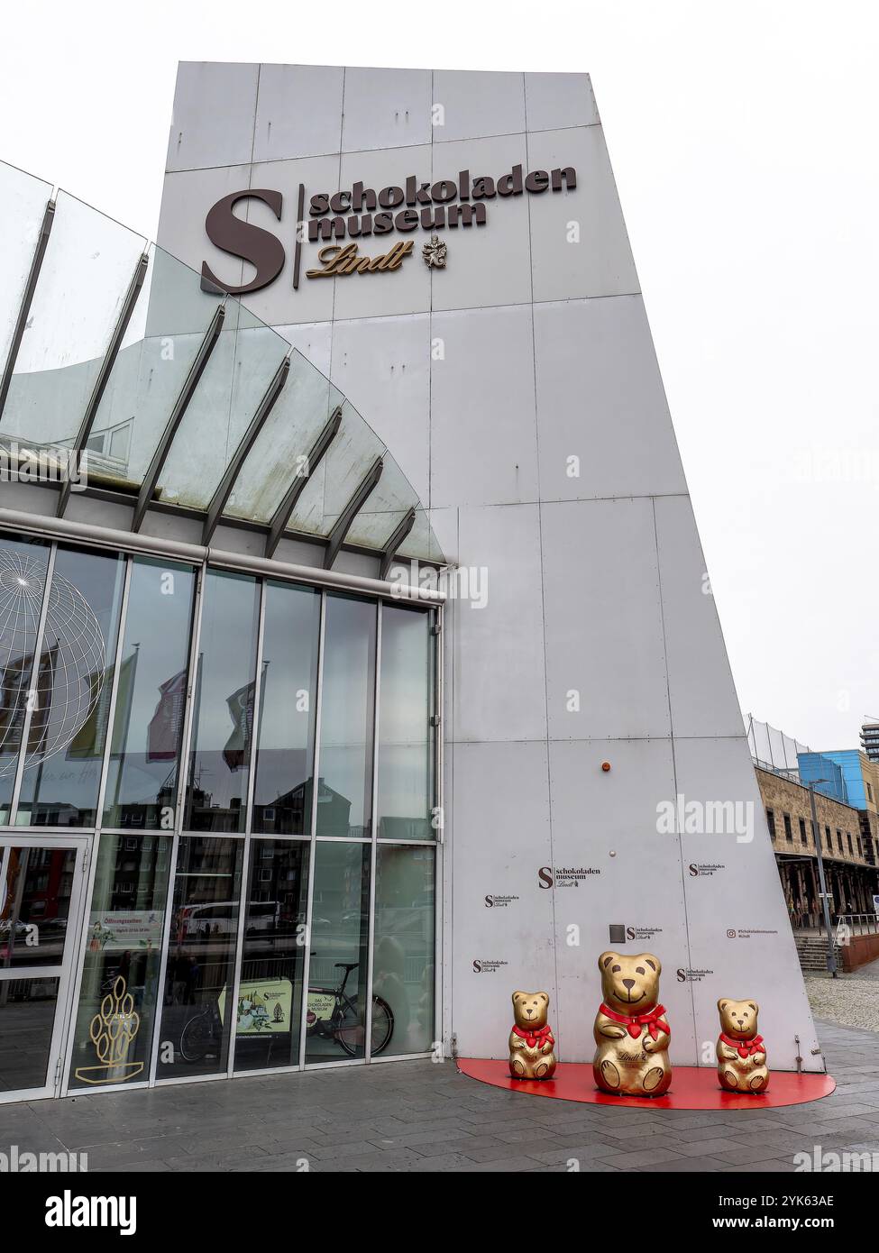 Edificio con ingresso al Museo del cioccolato di Colonia, Am Schokoladenmuseum, Colonia, Renania settentrionale-Vestfalia, Germania, Europa Foto Stock