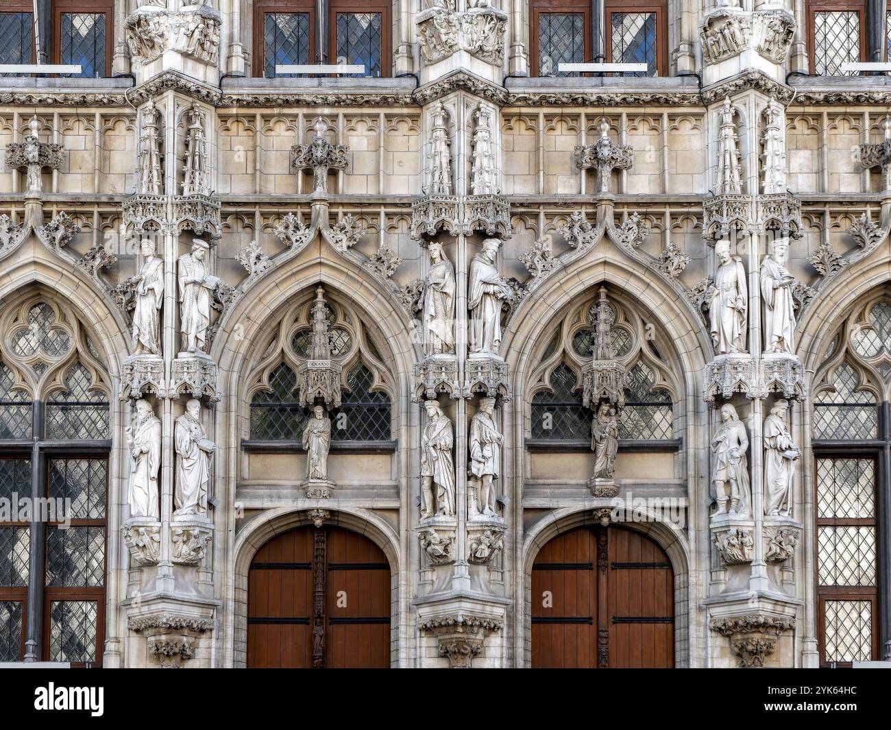 Dettaglio edificio artistico Municipio di Leuven (Historisch Stadhuis van Leuven) del 1469 in stile tardo gotico sul Grote Markt, Leuven, Fiandre, Flemis Foto Stock
