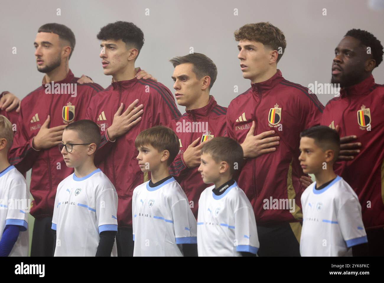 Budapest, Ungheria. 17 novembre 2024. Le squadre si preparano per l'inno nazionale prima della fase della UEFA Nations League Matchday 6 match tra Israele e Belgio alla Bozsnik Arena di Budapest, Ungheria, il 17 novembre 2024. Foto: Matija Habljak/PIXSELL credito: Pixsell/Alamy Live News Foto Stock